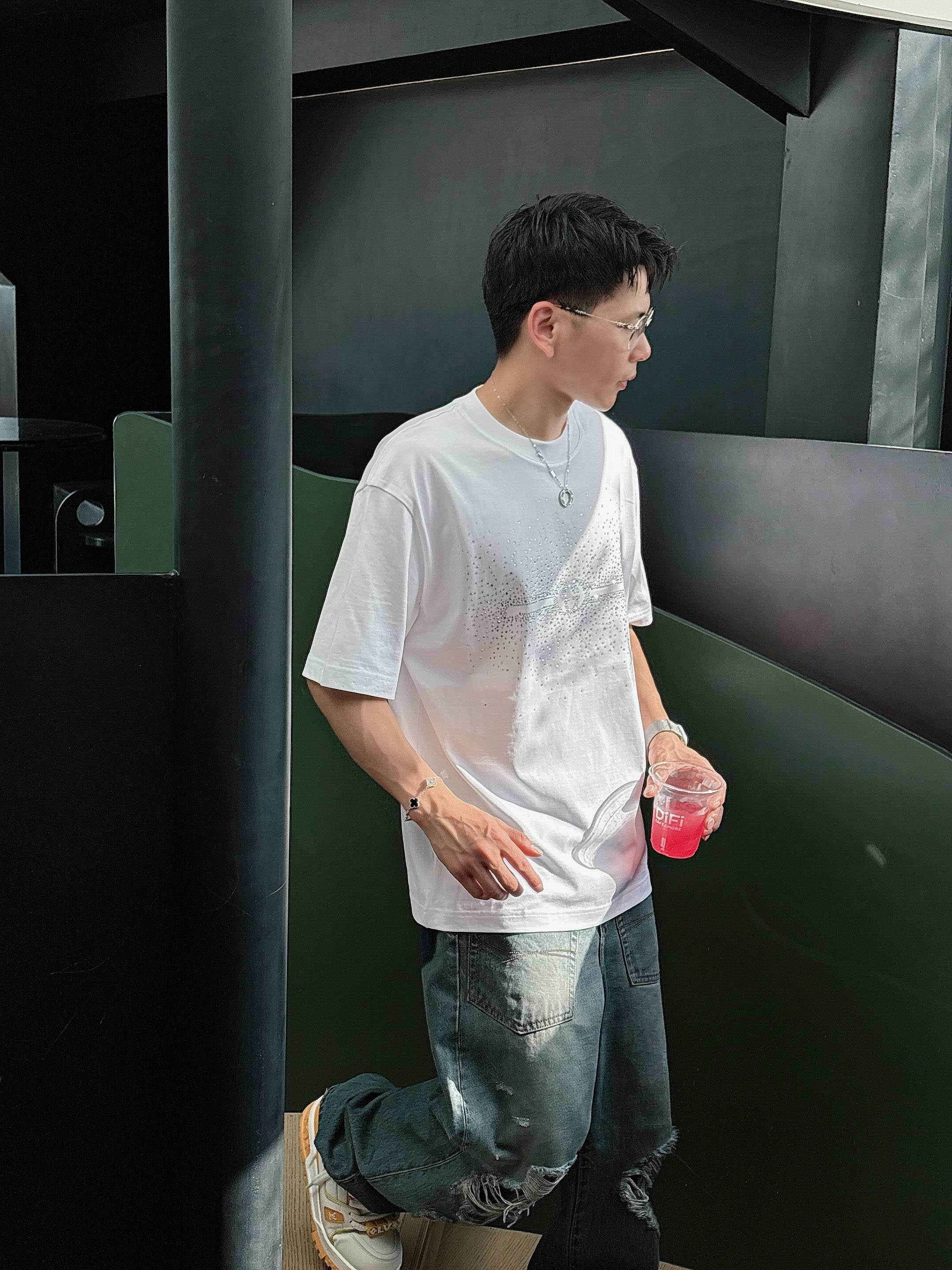 古驰 2025春夏新款首发专柜最新款短袖圆领T恤 高端订制 设计前卫时尚！品牌logo重工艺设计 高端定