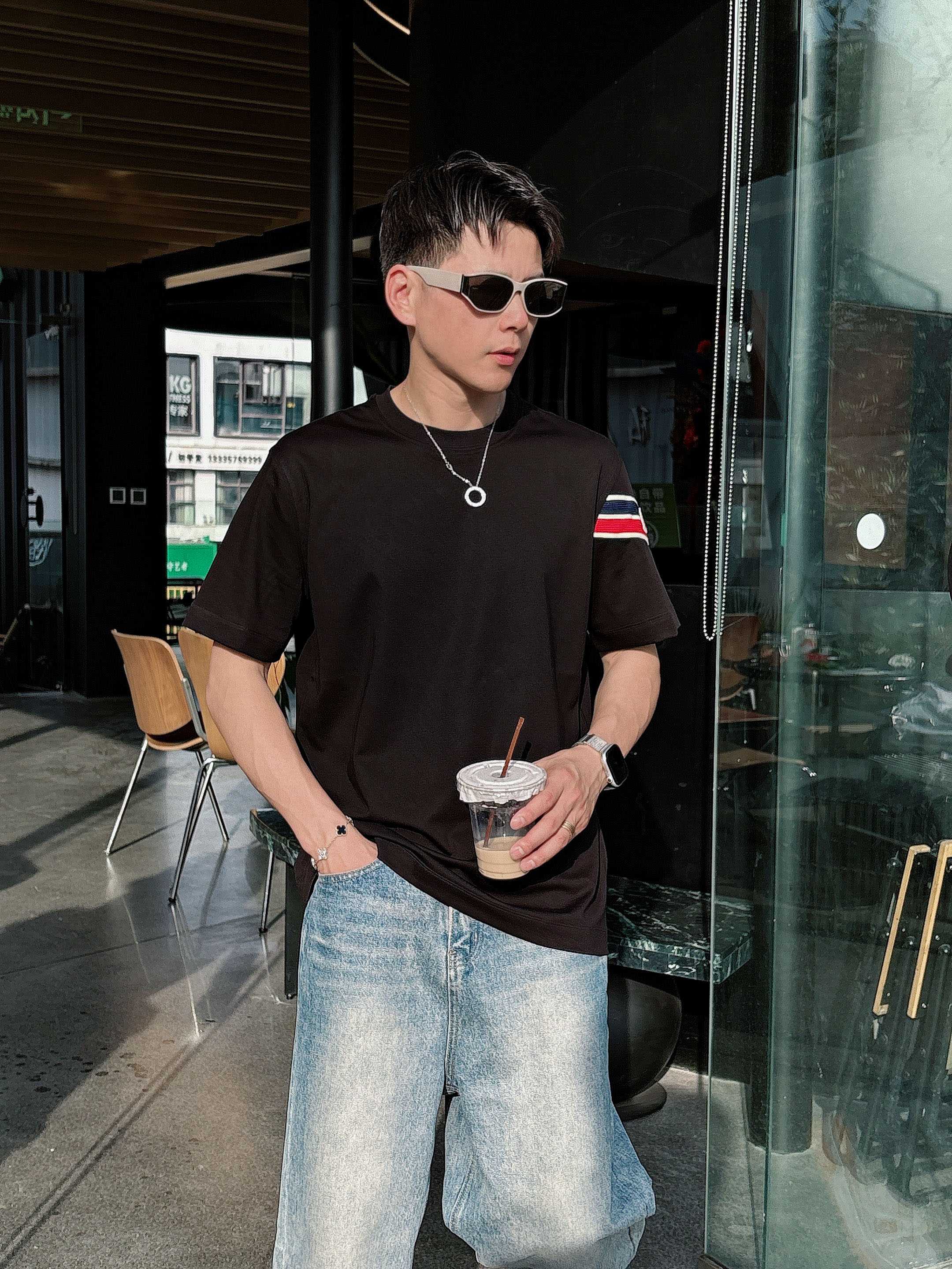 蒙口 2025春夏新款首发专柜最新款短袖圆领T恤 高端订制 设计前卫时尚！品牌logo重工艺设计 高端定