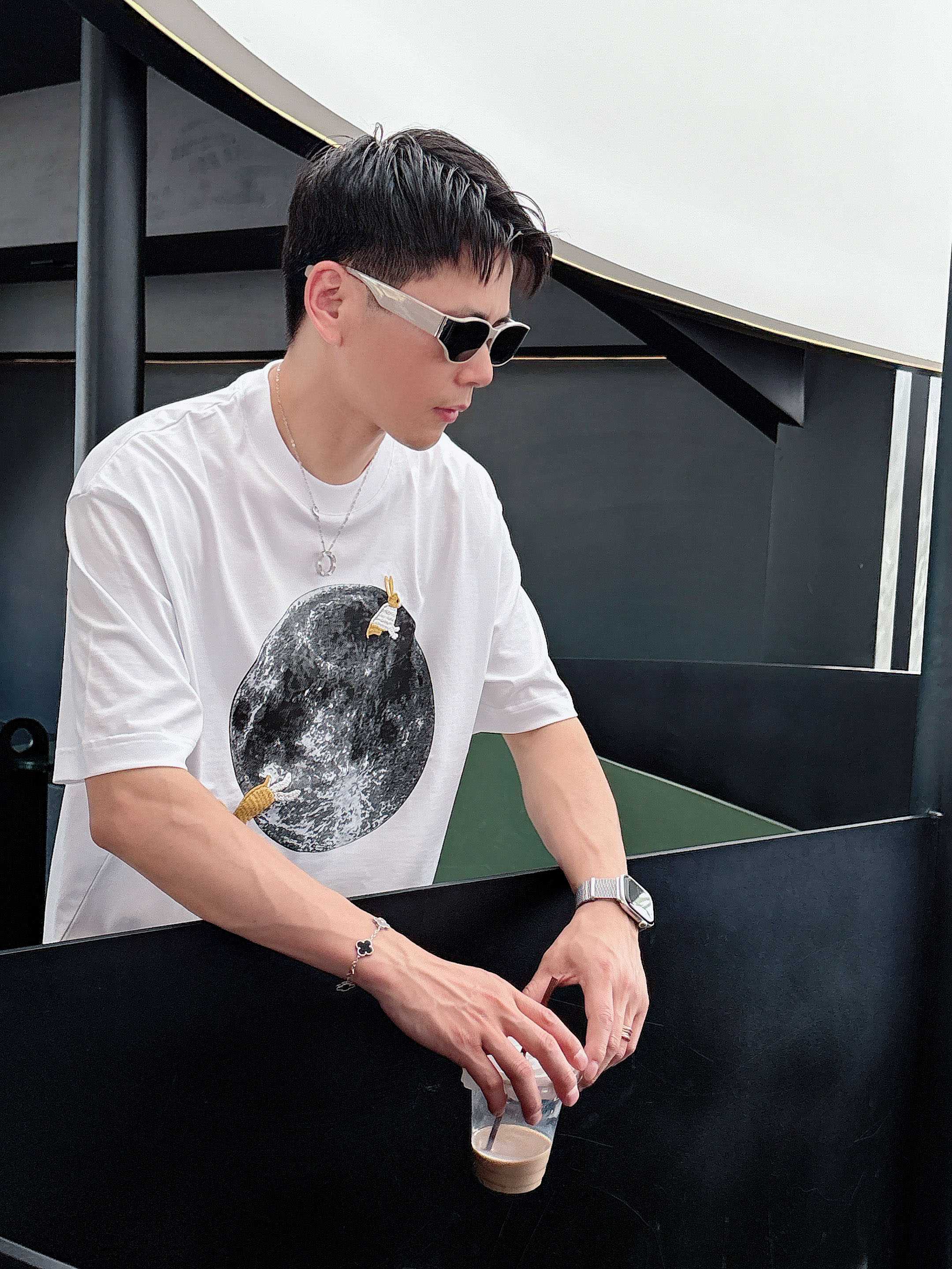 罗意威 2025春夏新款首发专柜最新款短袖圆领T恤 高端订制 设计前卫时尚！品牌logo重工艺设计 高端