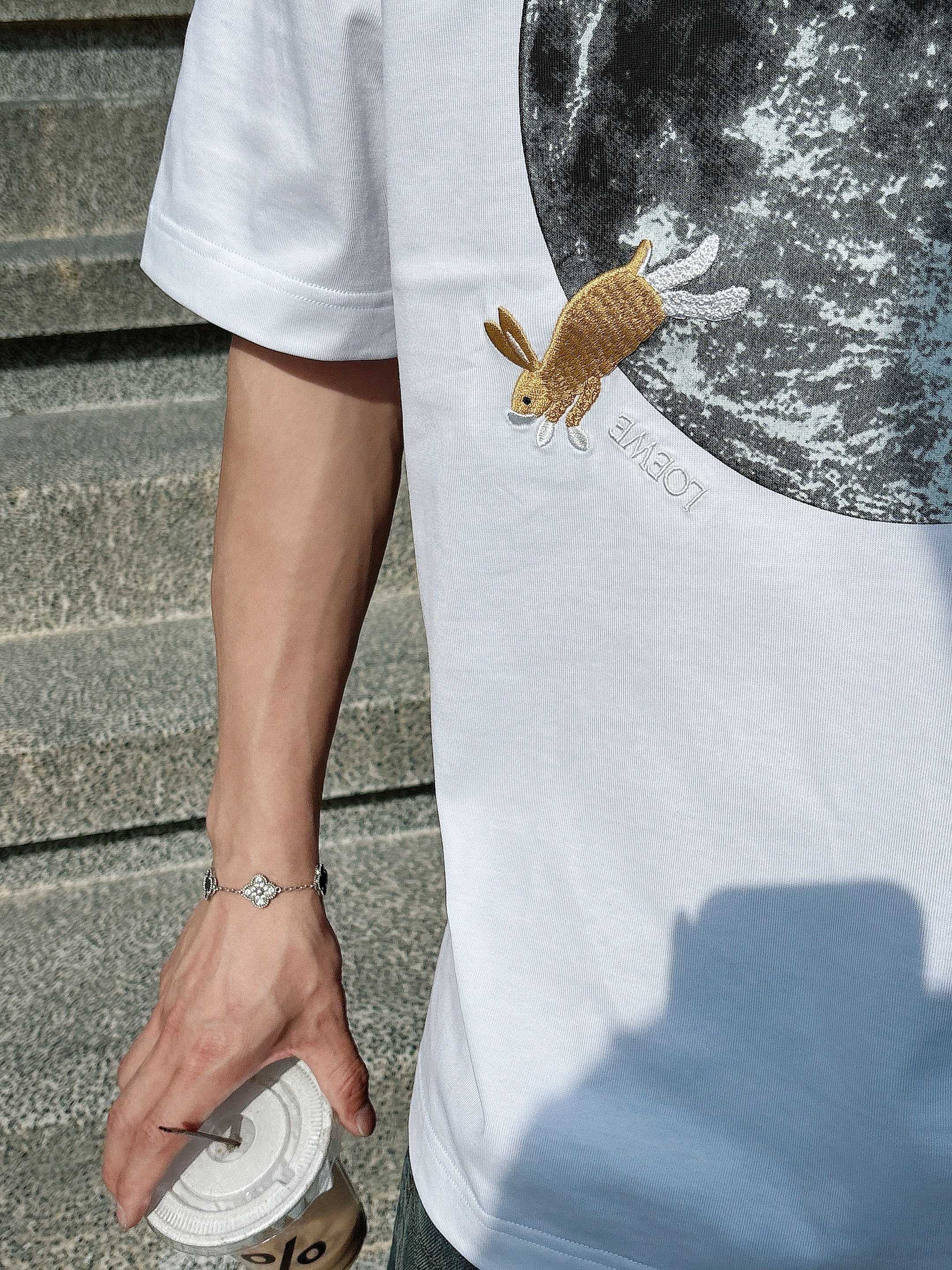 罗意威 2025春夏新款首发专柜最新款短袖圆领T恤 高端订制 设计前卫时尚！品牌logo重工艺设计 高端