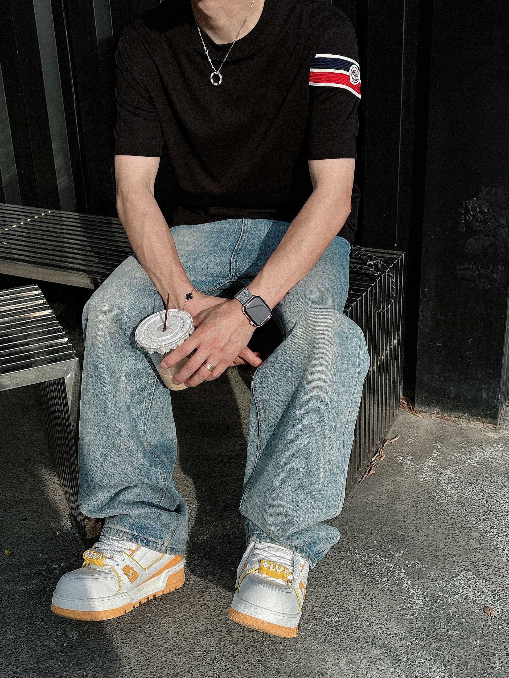 蒙口 2025春夏新款首发专柜最新款短袖圆领T恤 高端订制 设计前卫时尚！品牌logo重工艺设计 高端定