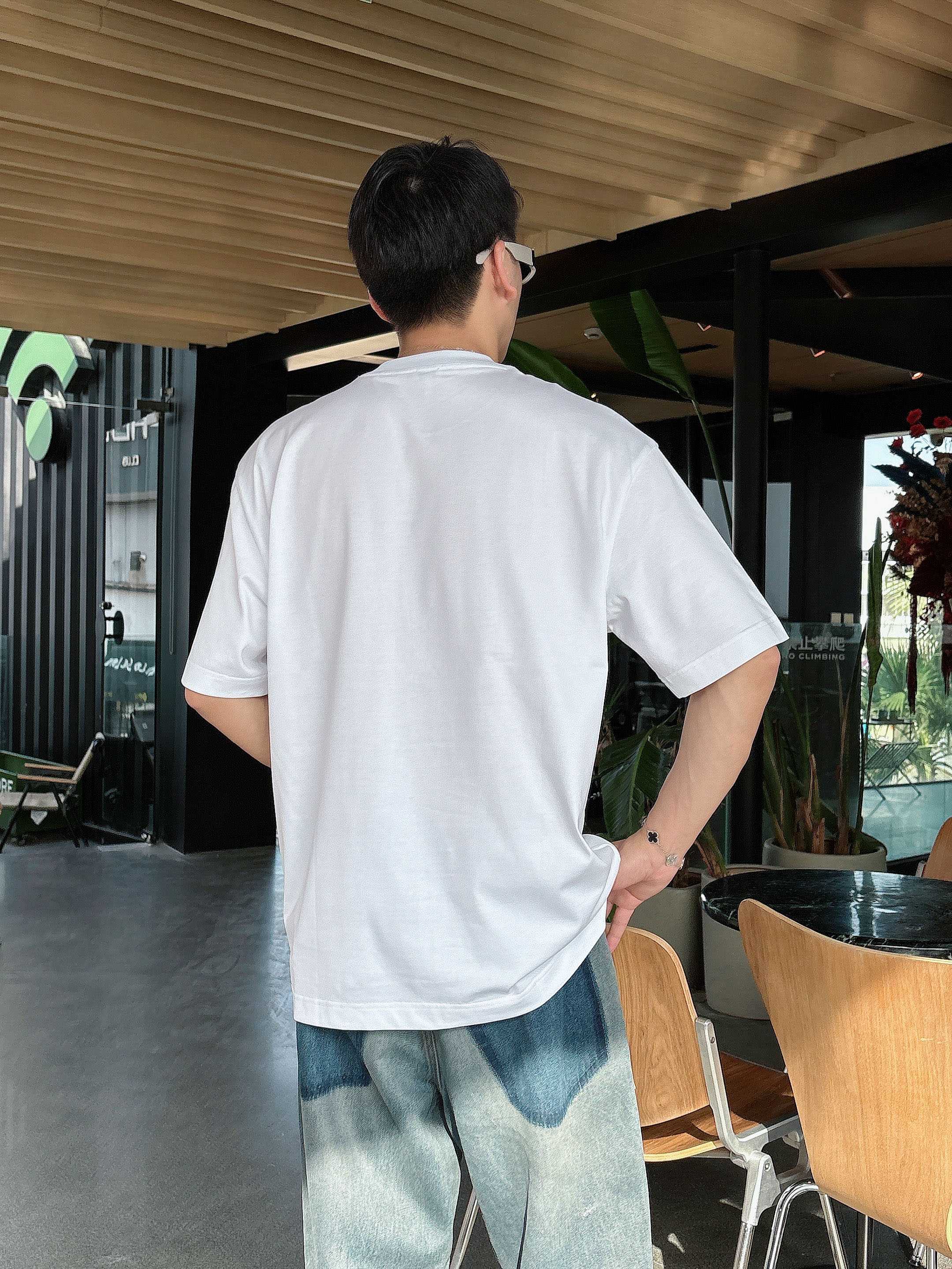 罗意威 2025春夏新款首发专柜最新款短袖圆领T恤 高端订制 设计前卫时尚！品牌logo重工艺设计 高端