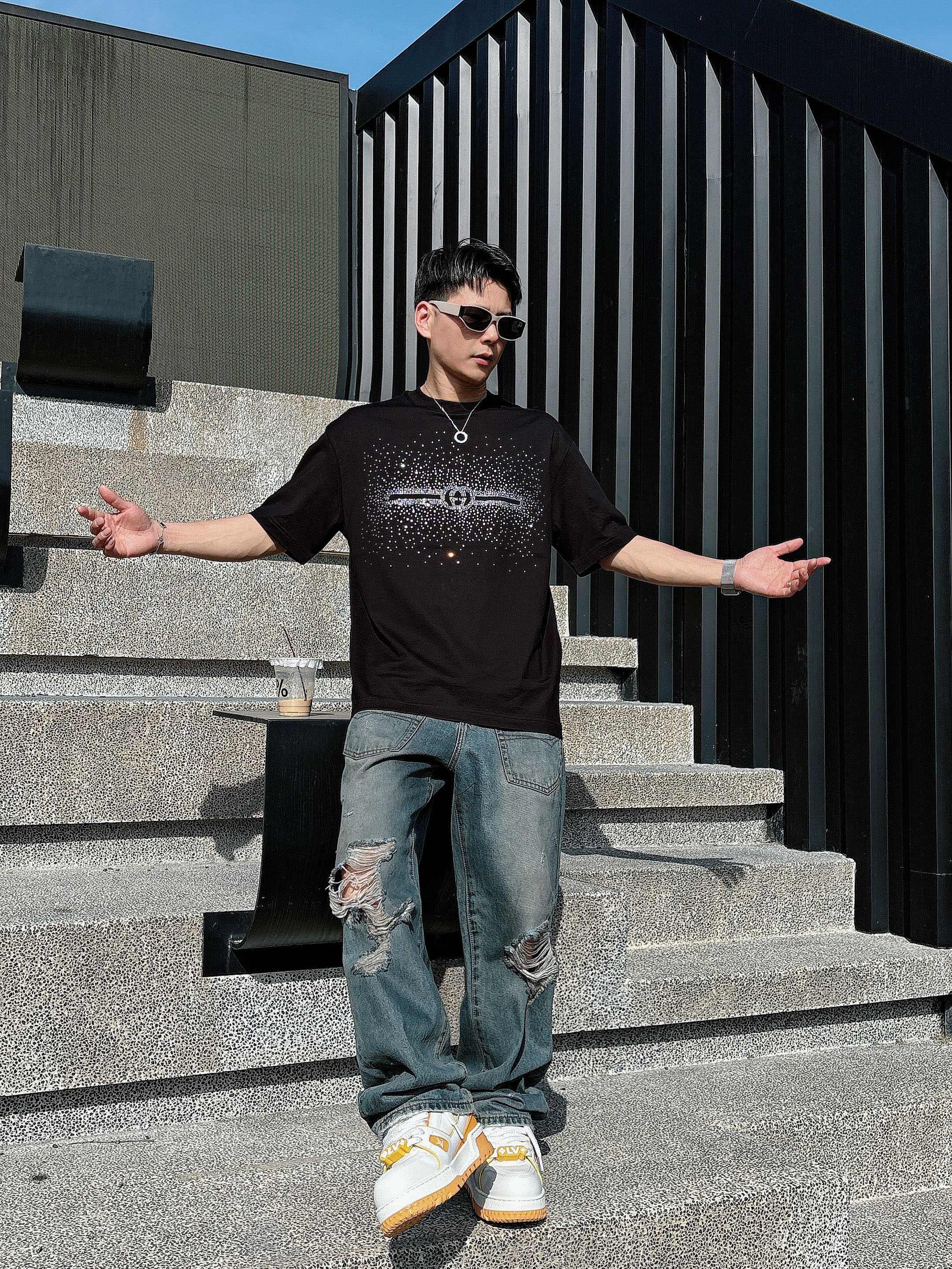 古驰 2025春夏新款首发专柜最新款短袖圆领T恤 高端订制 设计前卫时尚！品牌logo重工艺设计 高端定