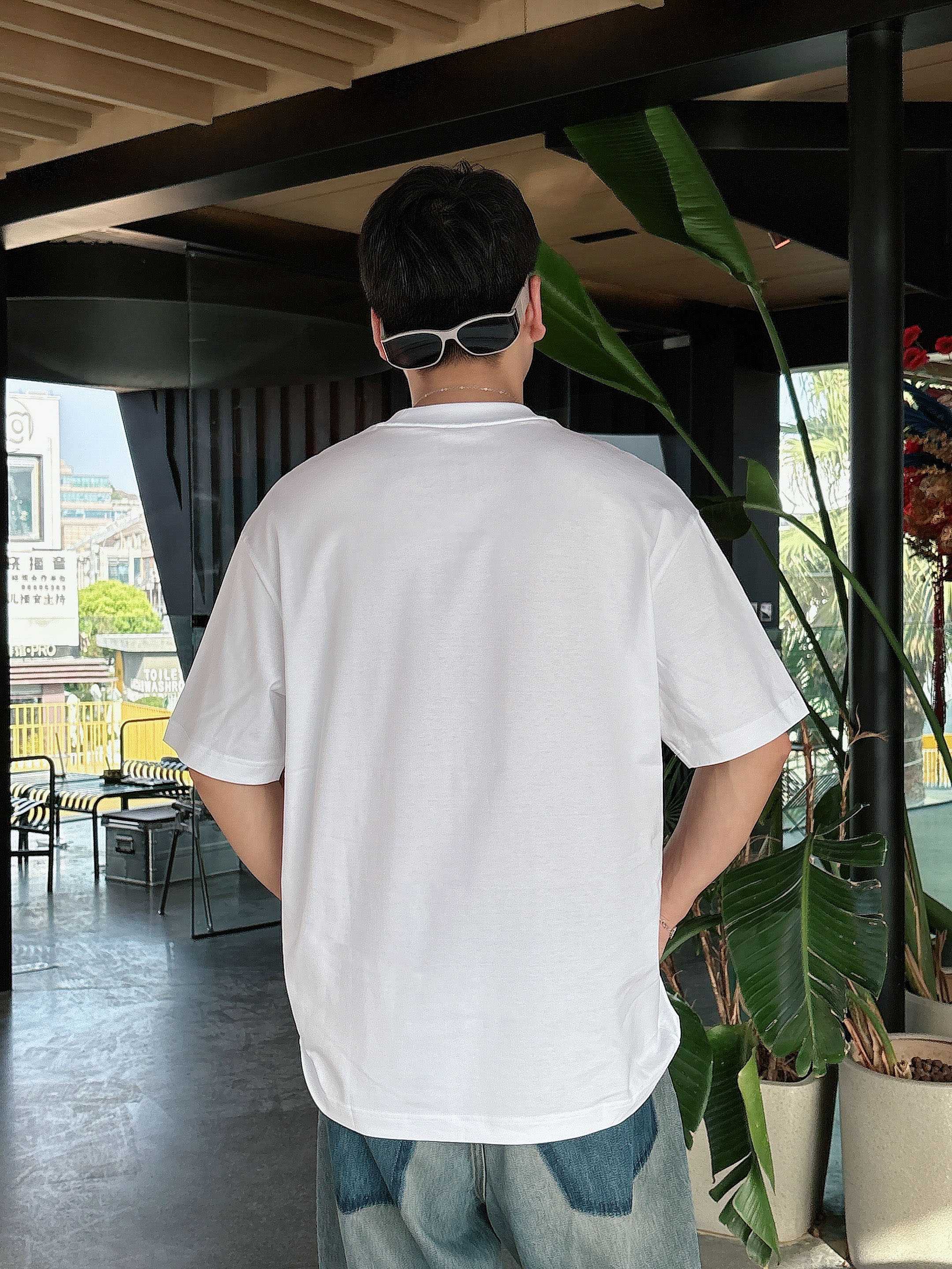 miumiu 2025春夏新款首发专柜最新款短袖圆领T恤 高端订制 设计前卫时尚！品牌logo重工艺设计