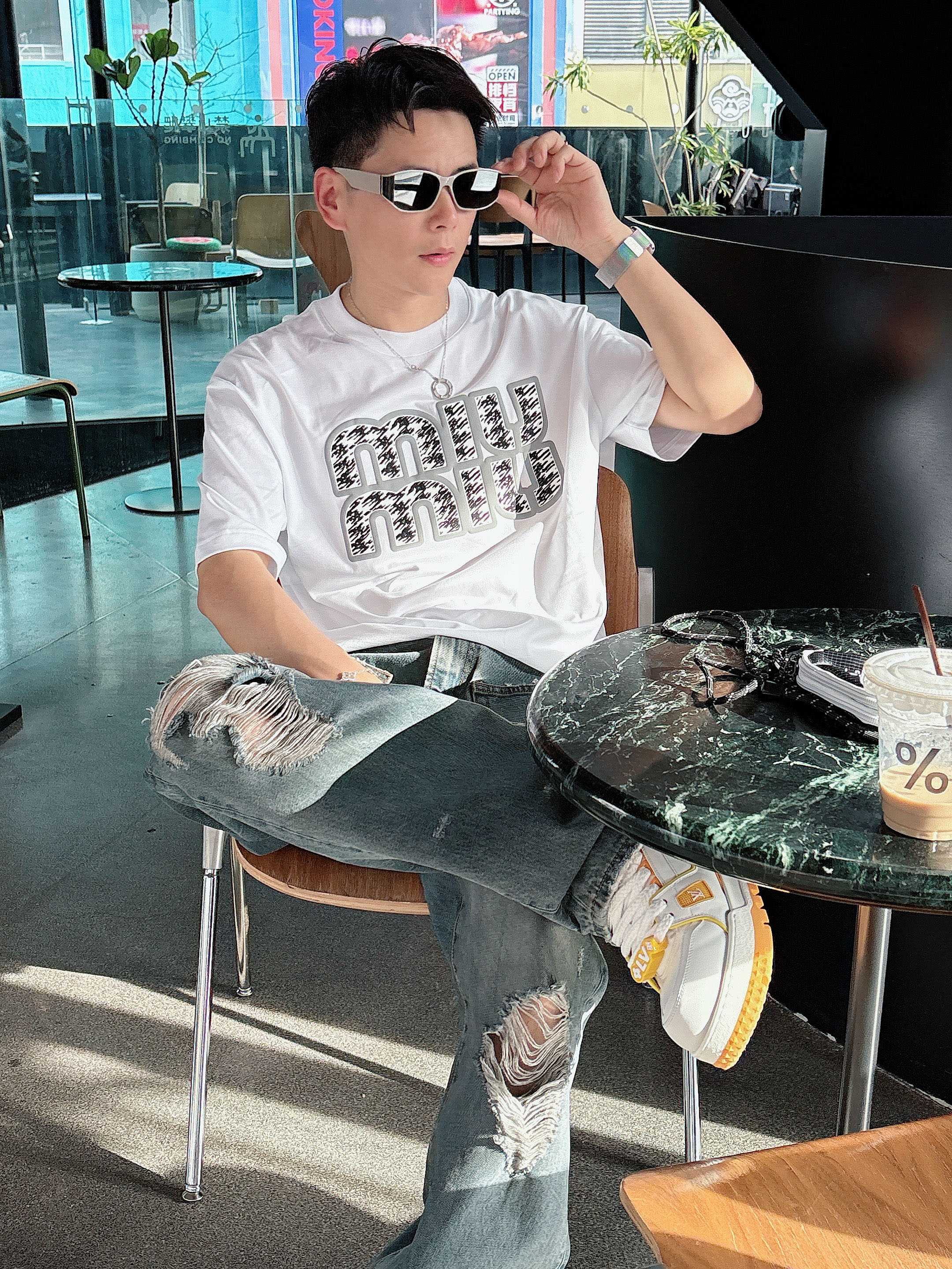 miumiu 2025春夏新款首发专柜最新款短袖圆领T恤 高端订制 设计前卫时尚！品牌logo重工艺设计