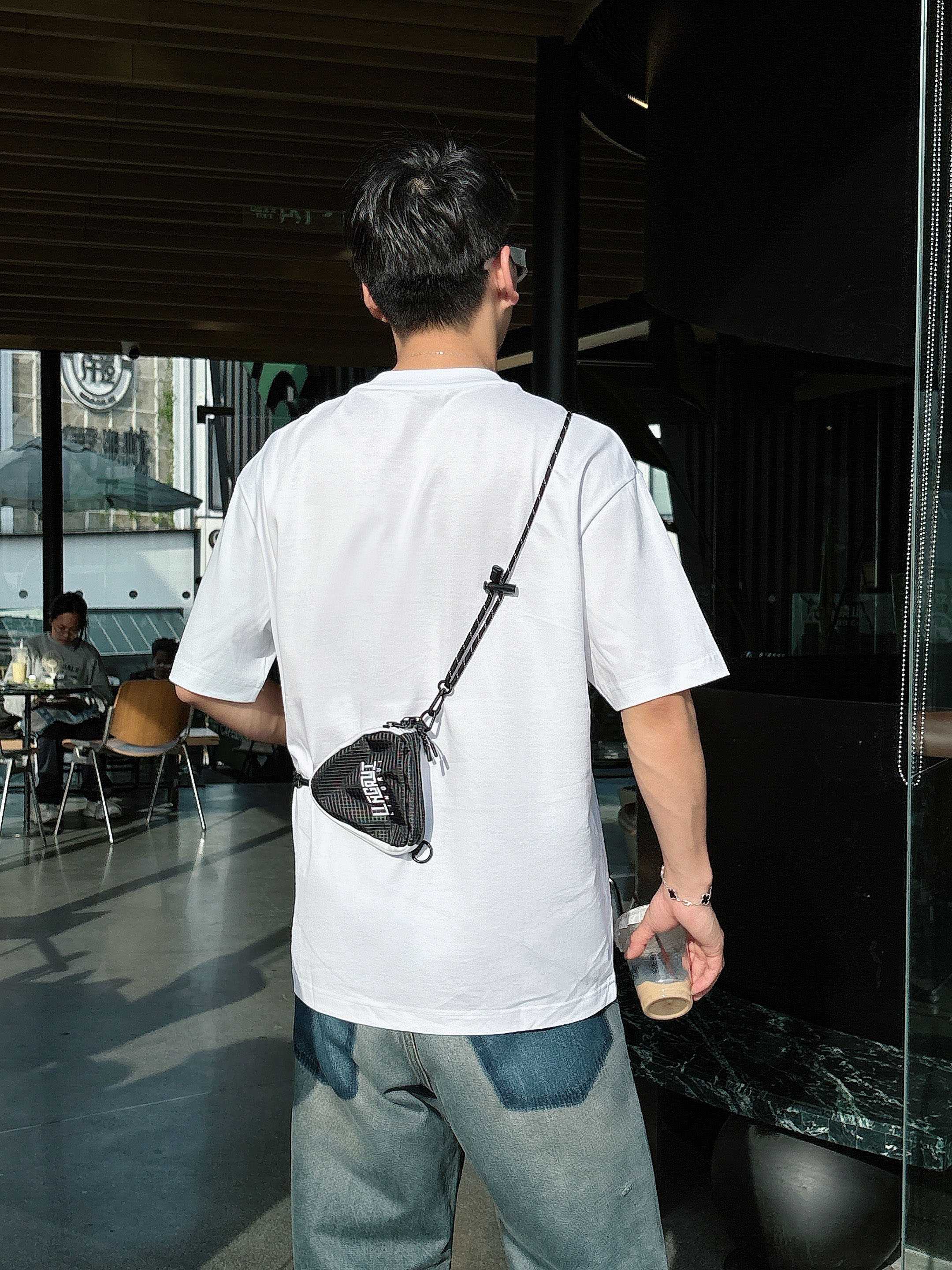 miumiu 2025春夏新款首发专柜最新款短袖圆领T恤 高端订制 设计前卫时尚！品牌logo重工艺设计