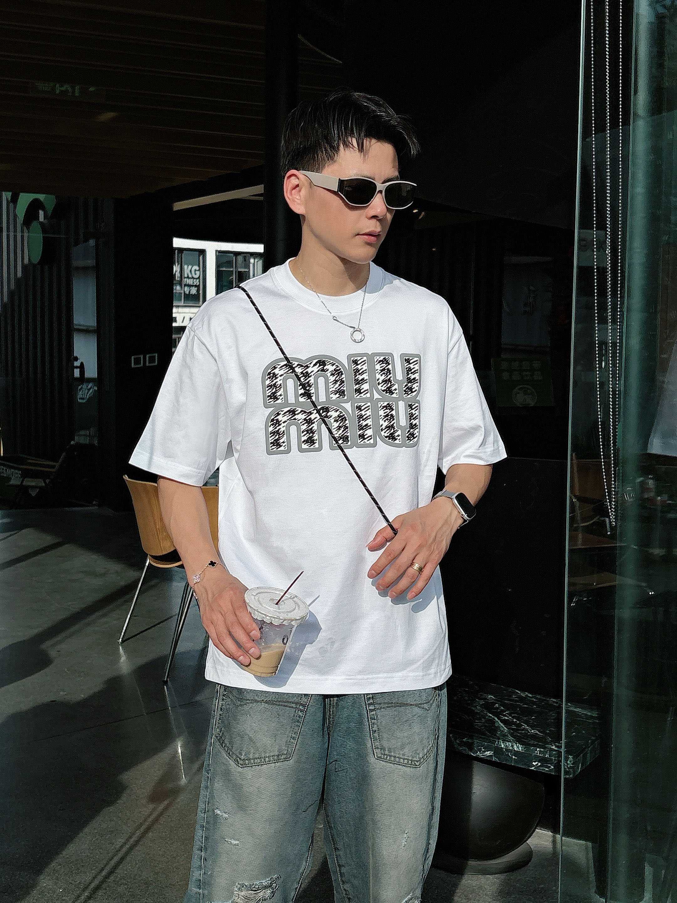 miumiu 2025春夏新款首发专柜最新款短袖圆领T恤 高端订制 设计前卫时尚！品牌logo重工艺设计