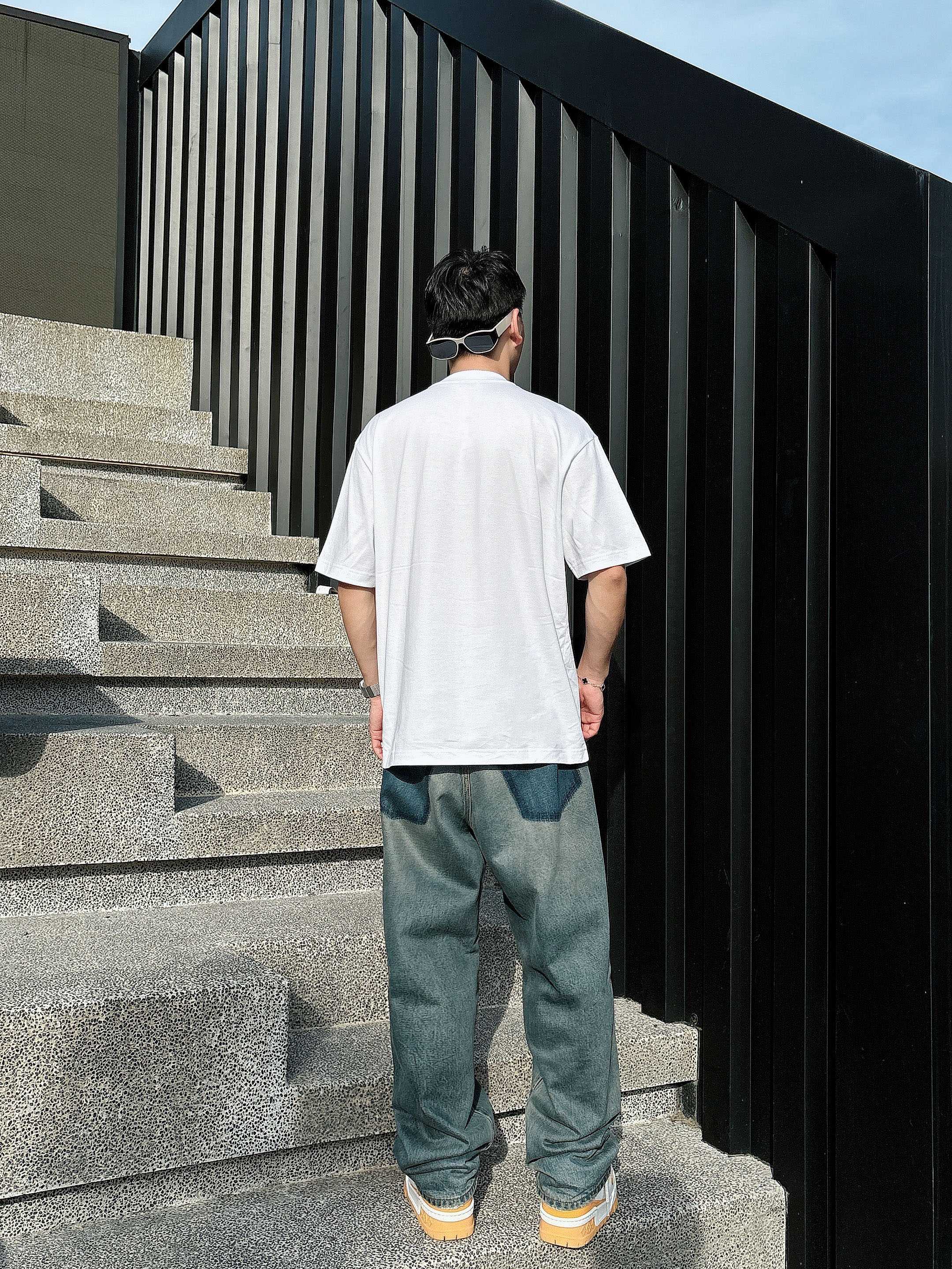 miumiu 2025春夏新款首发专柜最新款短袖圆领T恤 高端订制 设计前卫时尚！品牌logo重工艺设计