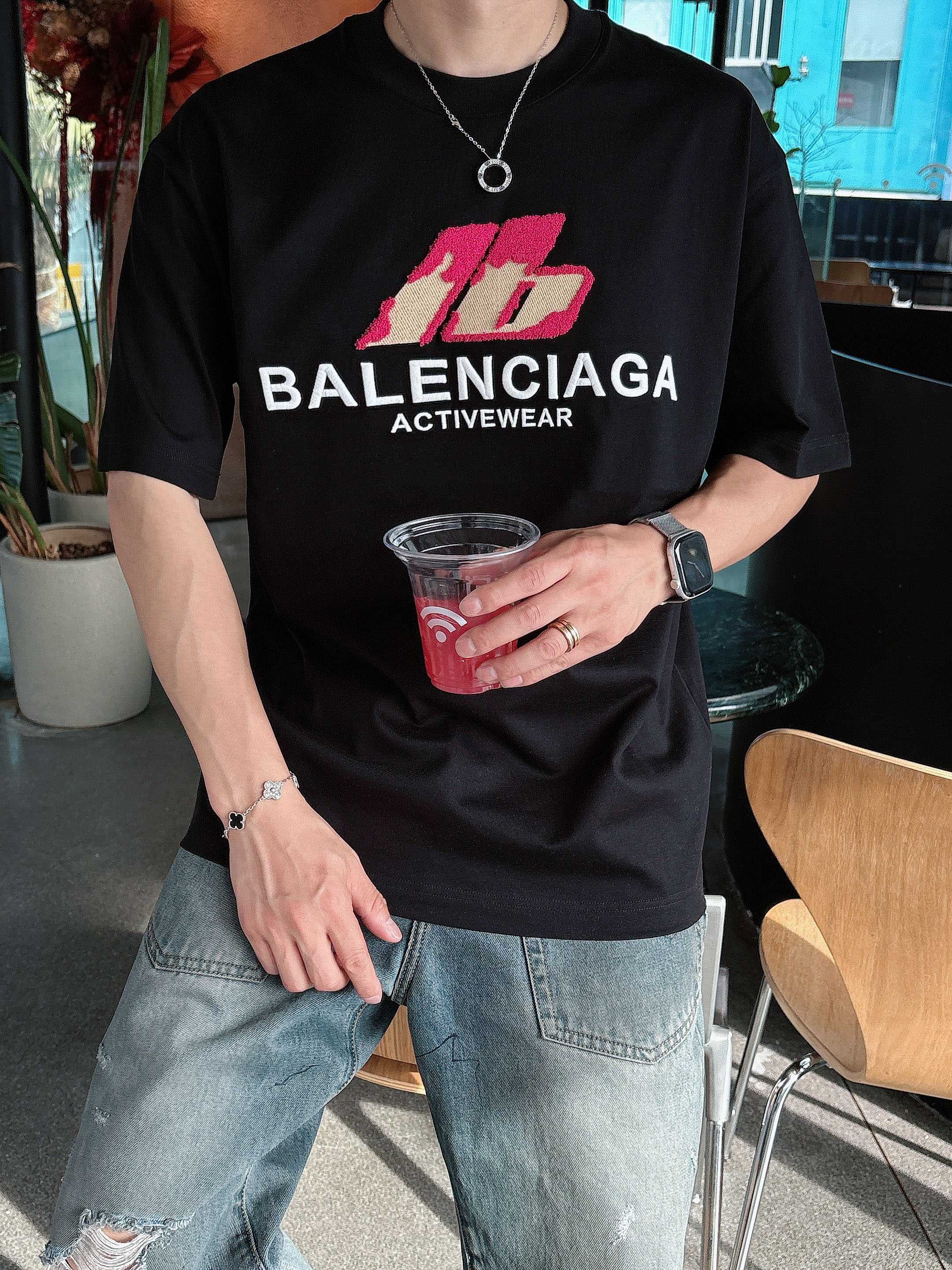 巴黎世家 2025春夏新款首发专柜最新款短袖圆领T恤 高端订制 设计前卫时尚！品牌logo重工艺设计 高