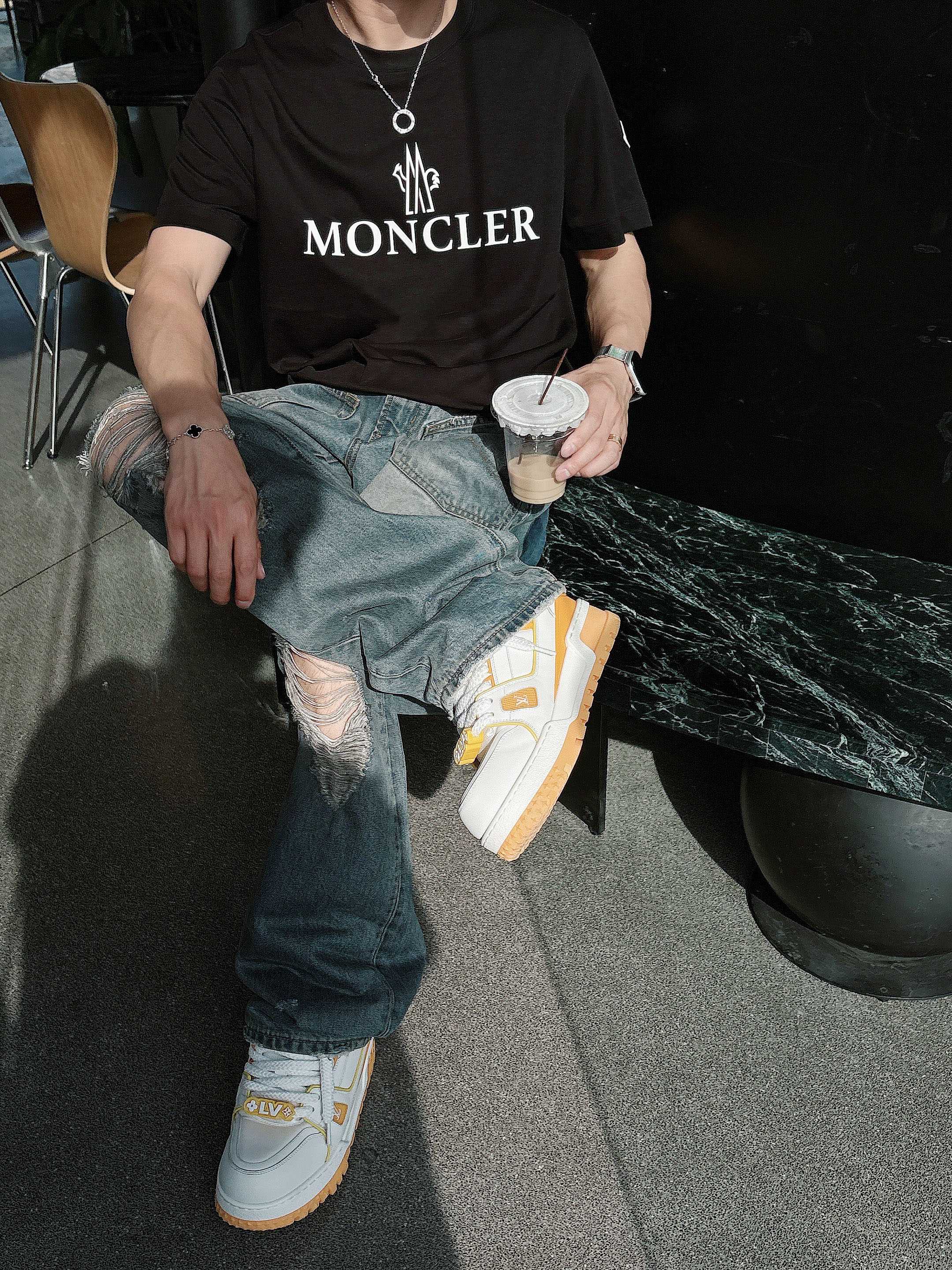 蒙口 2025春夏新款首发专柜最新款短袖圆领T恤 高端订制 设计前卫时尚！品牌logo重工艺设计 高端定