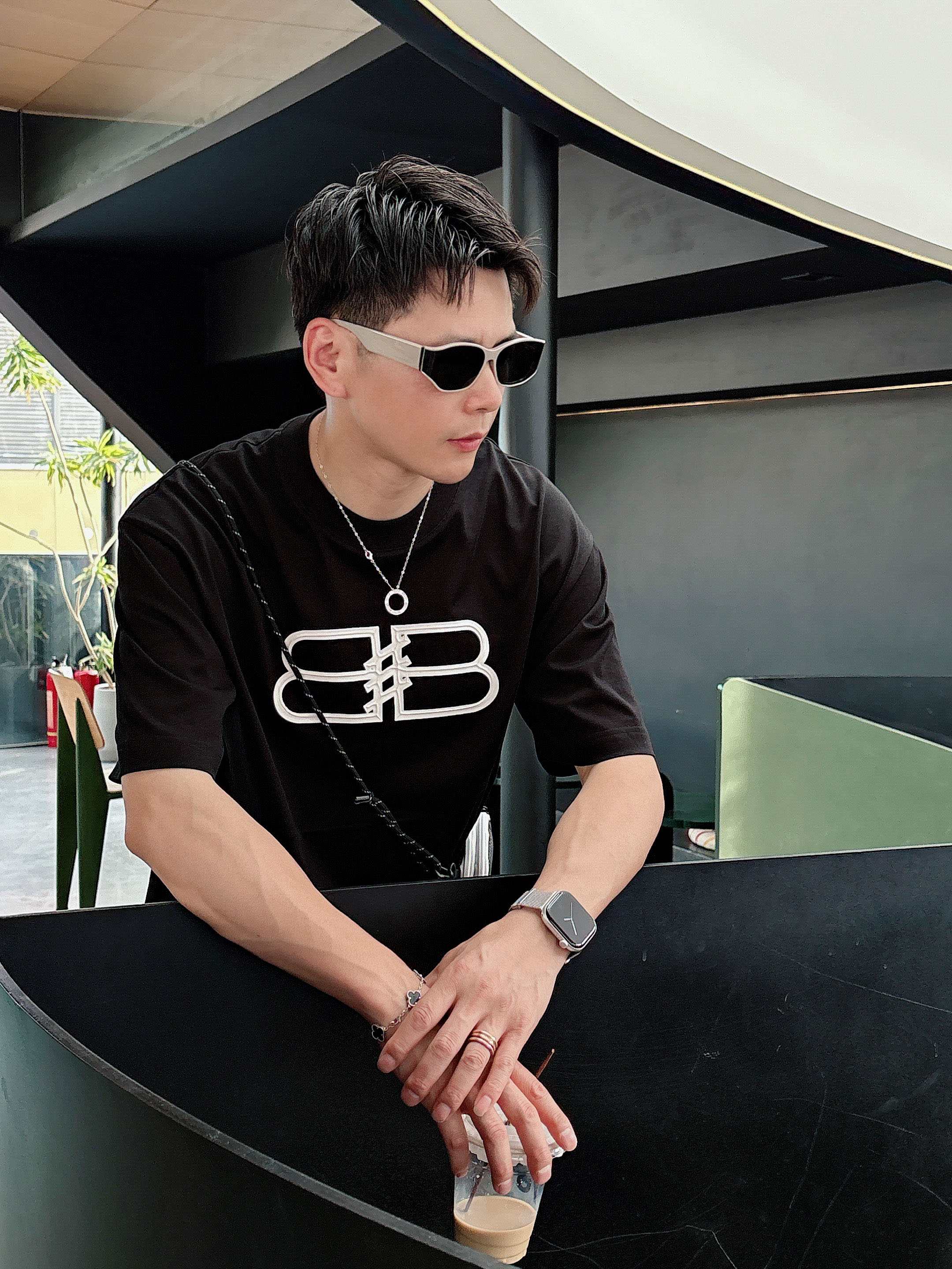 巴黎世家 2025春夏新款首发专柜最新款短袖圆领T恤 高端订制 设计前卫时尚！品牌logo重工艺设计 高