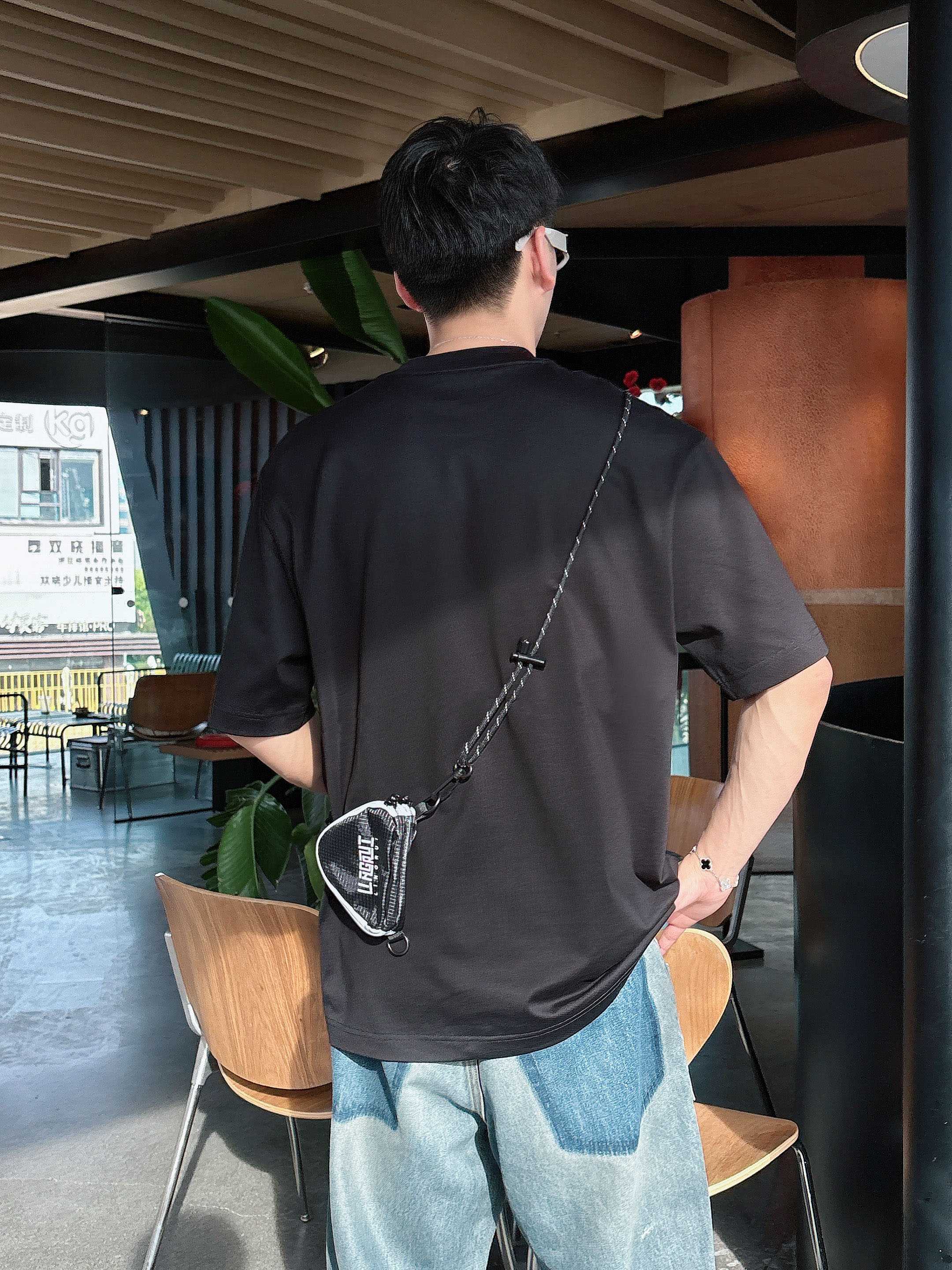 巴黎世家 2025春夏新款首发专柜最新款短袖圆领T恤 高端订制 设计前卫时尚！品牌logo重工艺设计 高