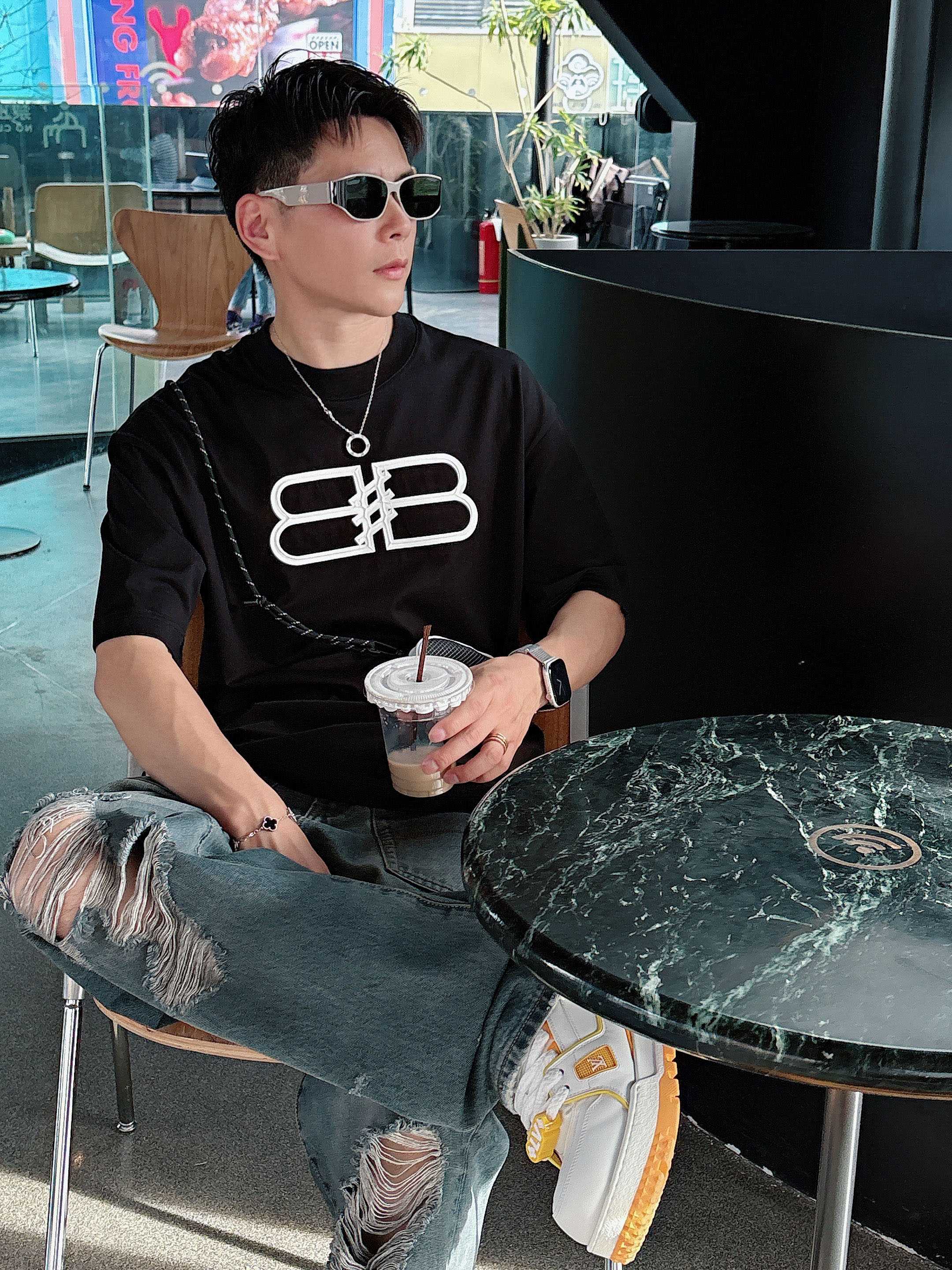 巴黎世家 2025春夏新款首发专柜最新款短袖圆领T恤 高端订制 设计前卫时尚！品牌logo重工艺设计 高