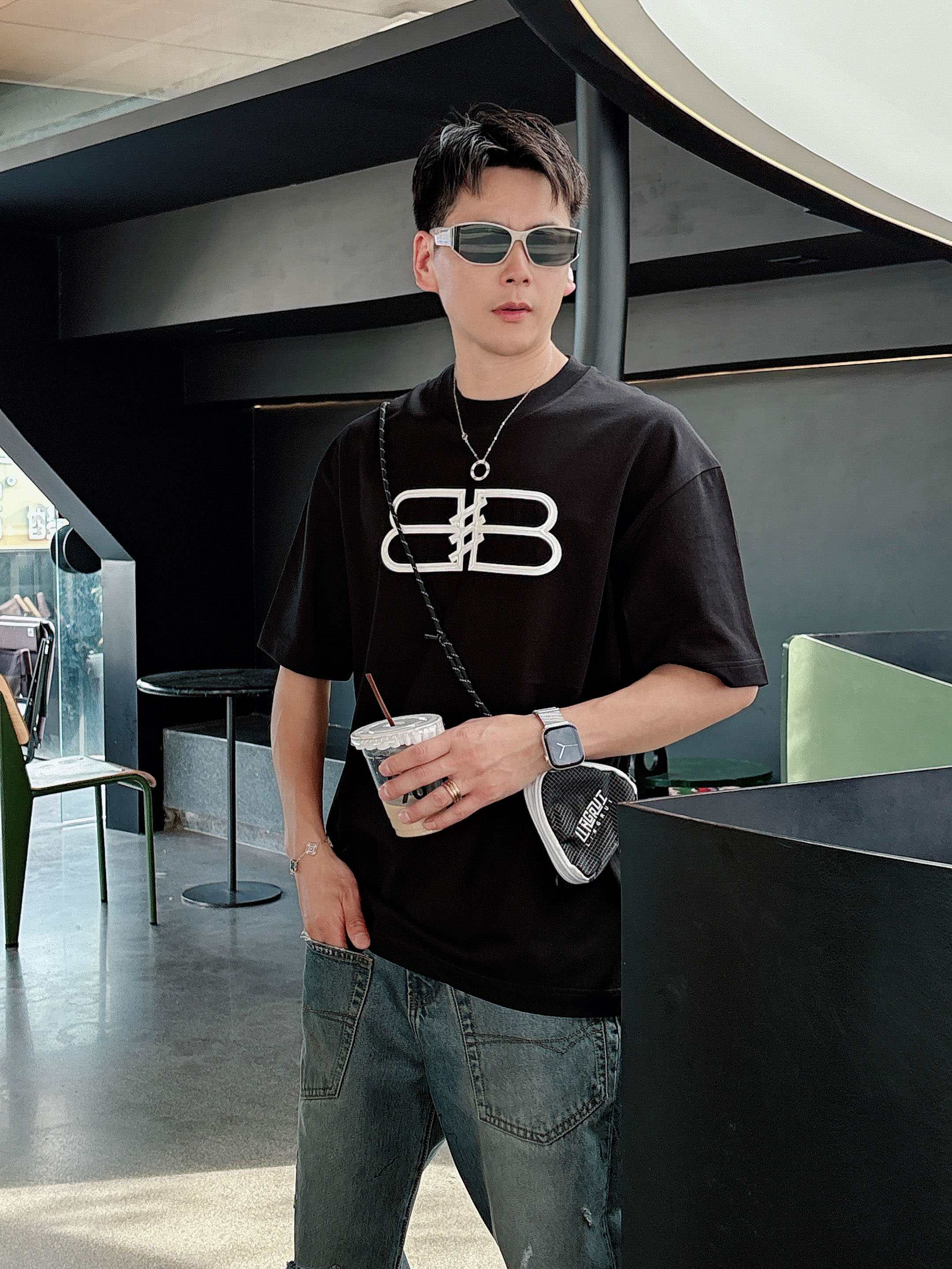 巴黎世家 2025春夏新款首发专柜最新款短袖圆领T恤 高端订制 设计前卫时尚！品牌logo重工艺设计 高