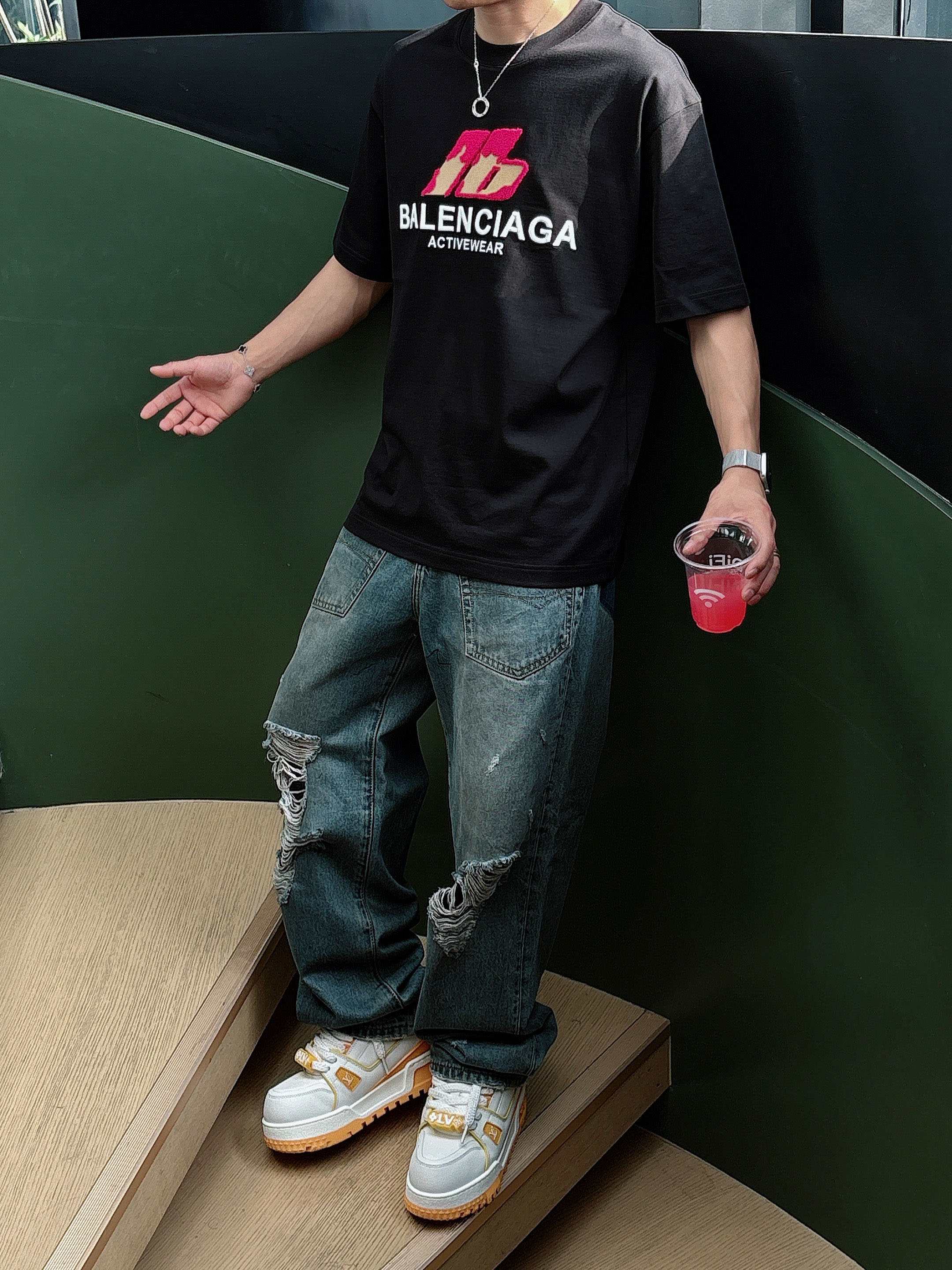 巴黎世家 2025春夏新款首发专柜最新款短袖圆领T恤 高端订制 设计前卫时尚！品牌logo重工艺设计 高