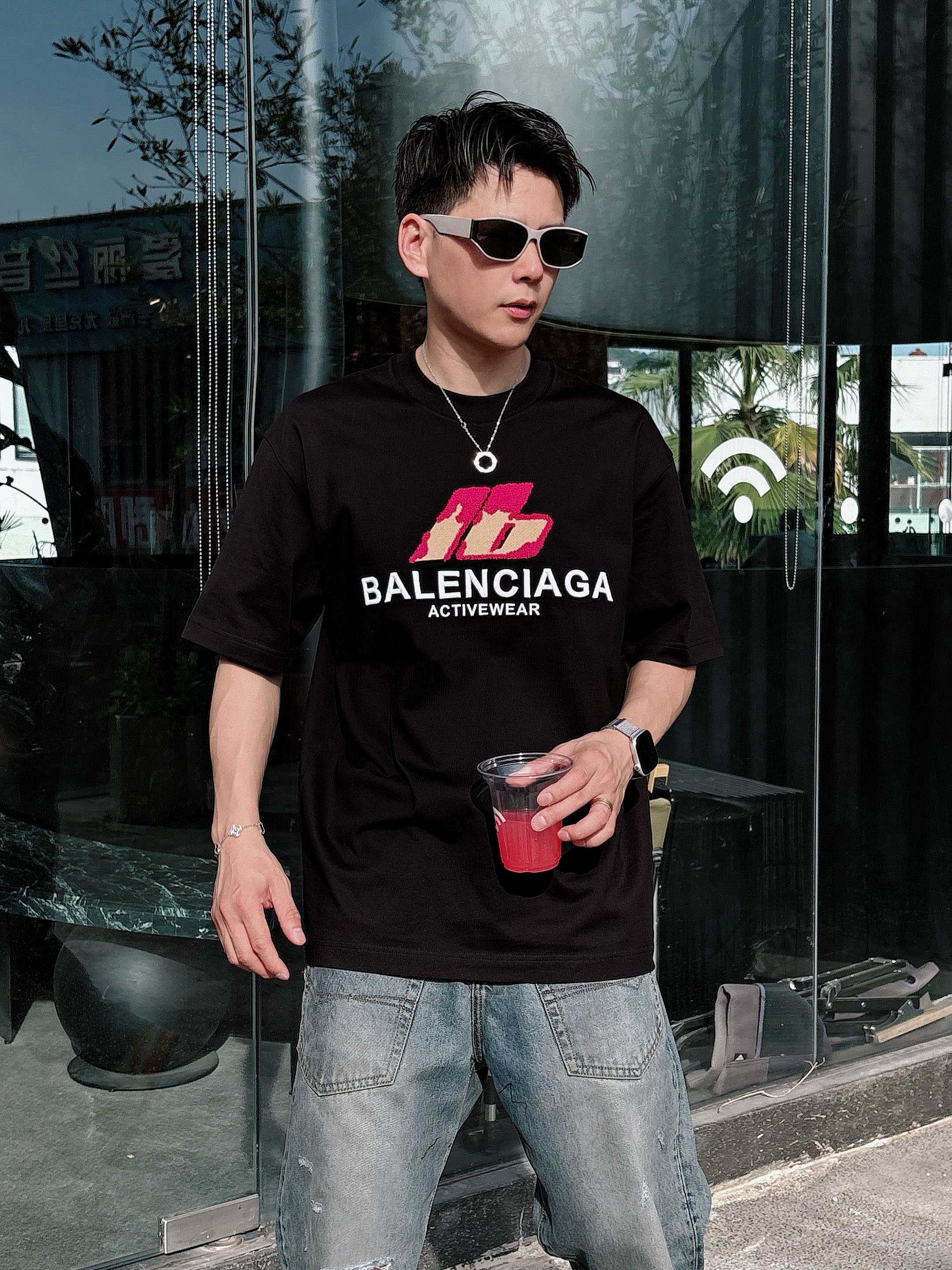 巴黎世家 2025春夏新款首发专柜最新款短袖圆领T恤 高端订制 设计前卫时尚！品牌logo重工艺设计 高