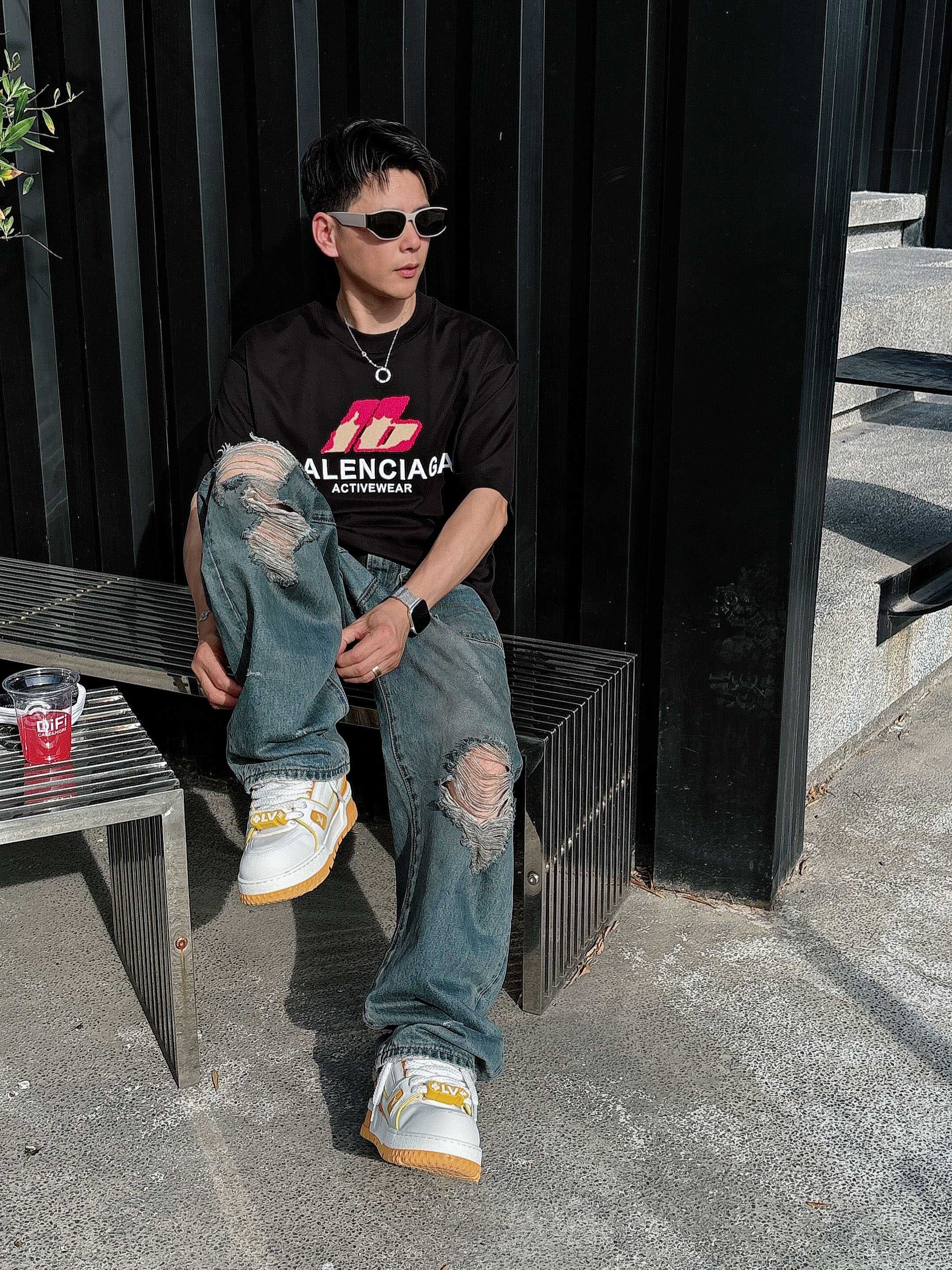 巴黎世家 2025春夏新款首发专柜最新款短袖圆领T恤 高端订制 设计前卫时尚！品牌logo重工艺设计 高