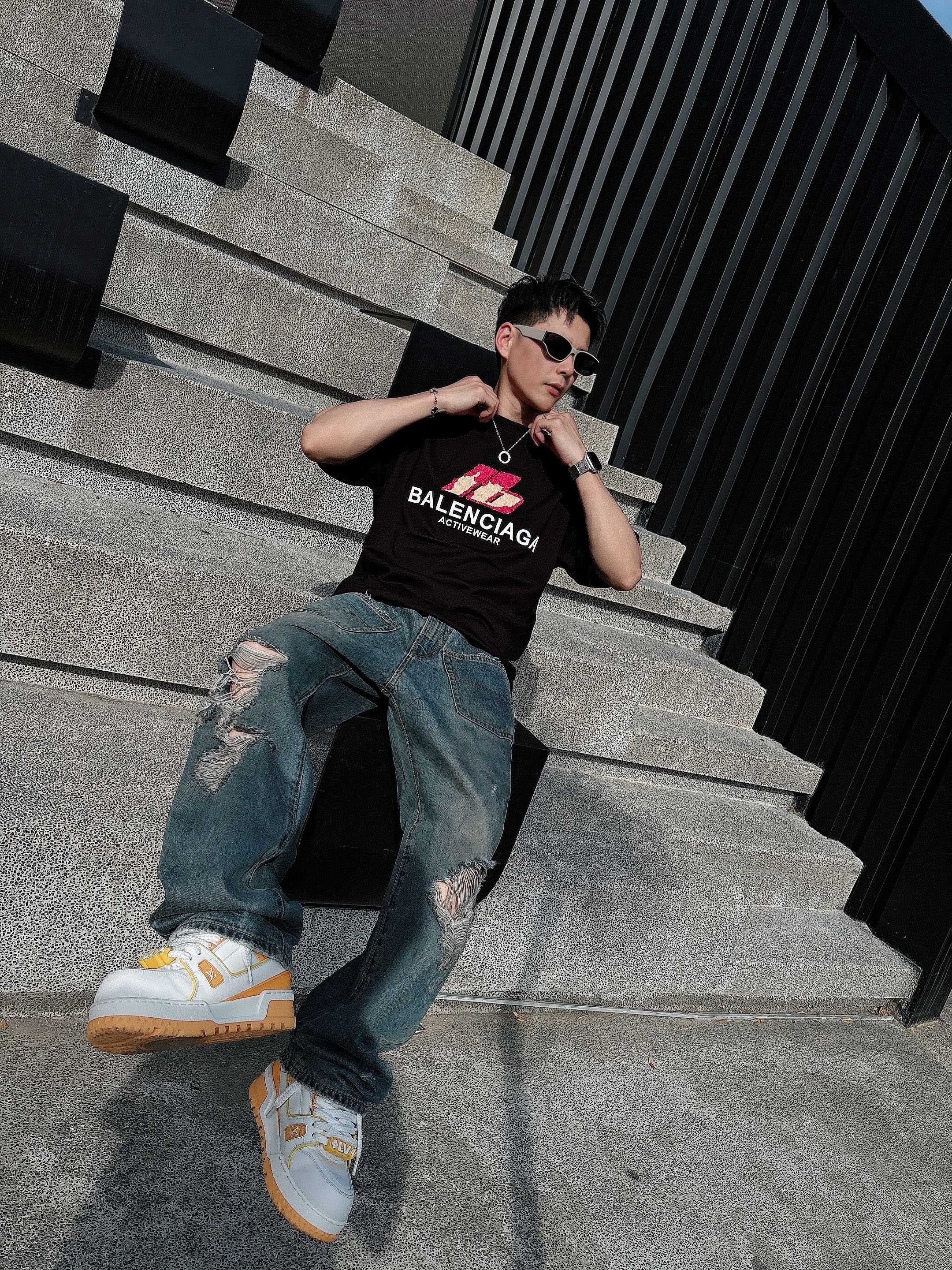 巴黎世家 2025春夏新款首发专柜最新款短袖圆领T恤 高端订制 设计前卫时尚！品牌logo重工艺设计 高