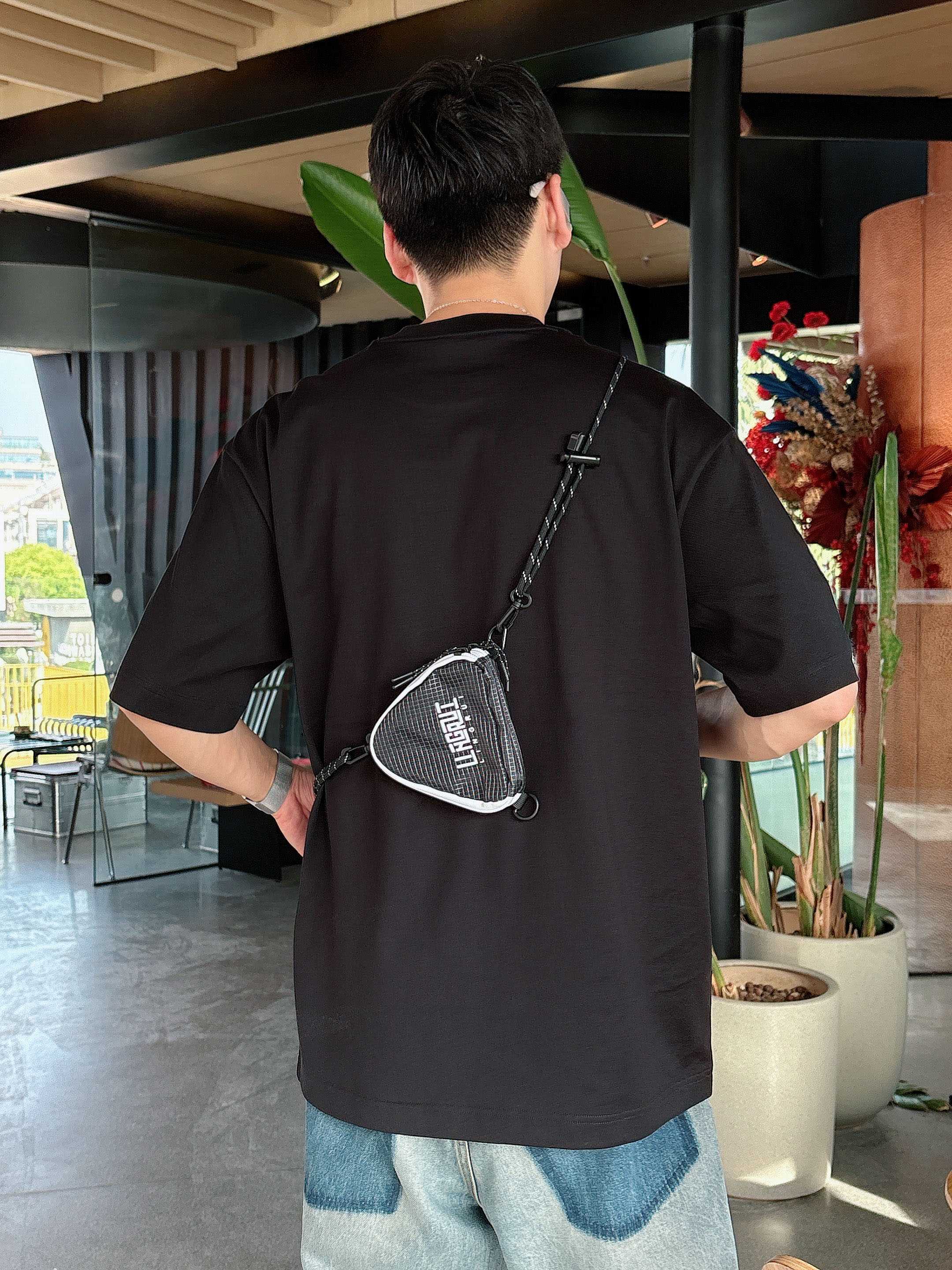 miumiu 2025春夏新款首发专柜最新款短袖圆领T恤 高端订制 设计前卫时尚！品牌logo重工艺设计