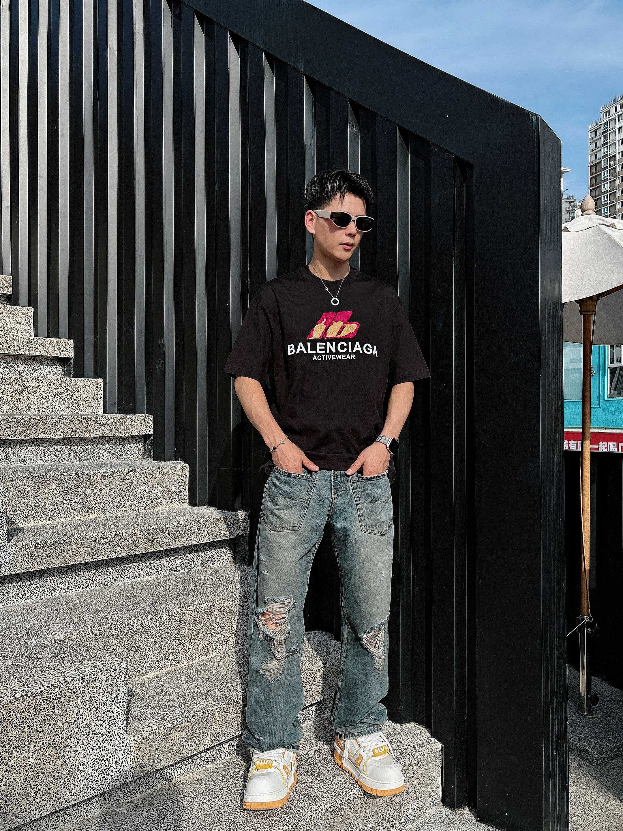 巴黎世家 2025春夏新款首发专柜最新款短袖圆领T恤 高端订制 设计前卫时尚！品牌logo重工艺设计 高