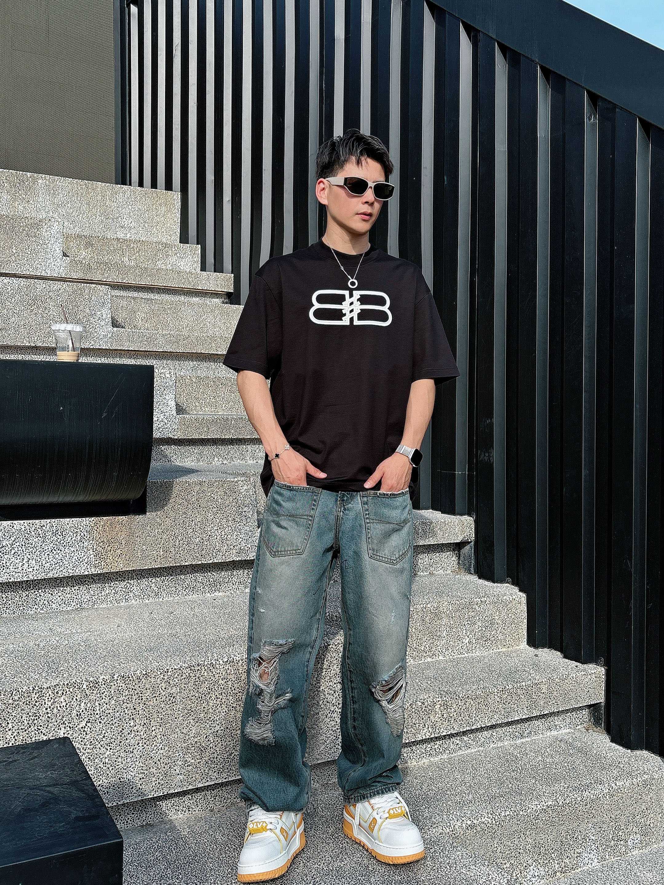 巴黎世家 2025春夏新款首发专柜最新款短袖圆领T恤 高端订制 设计前卫时尚！品牌logo重工艺设计 高