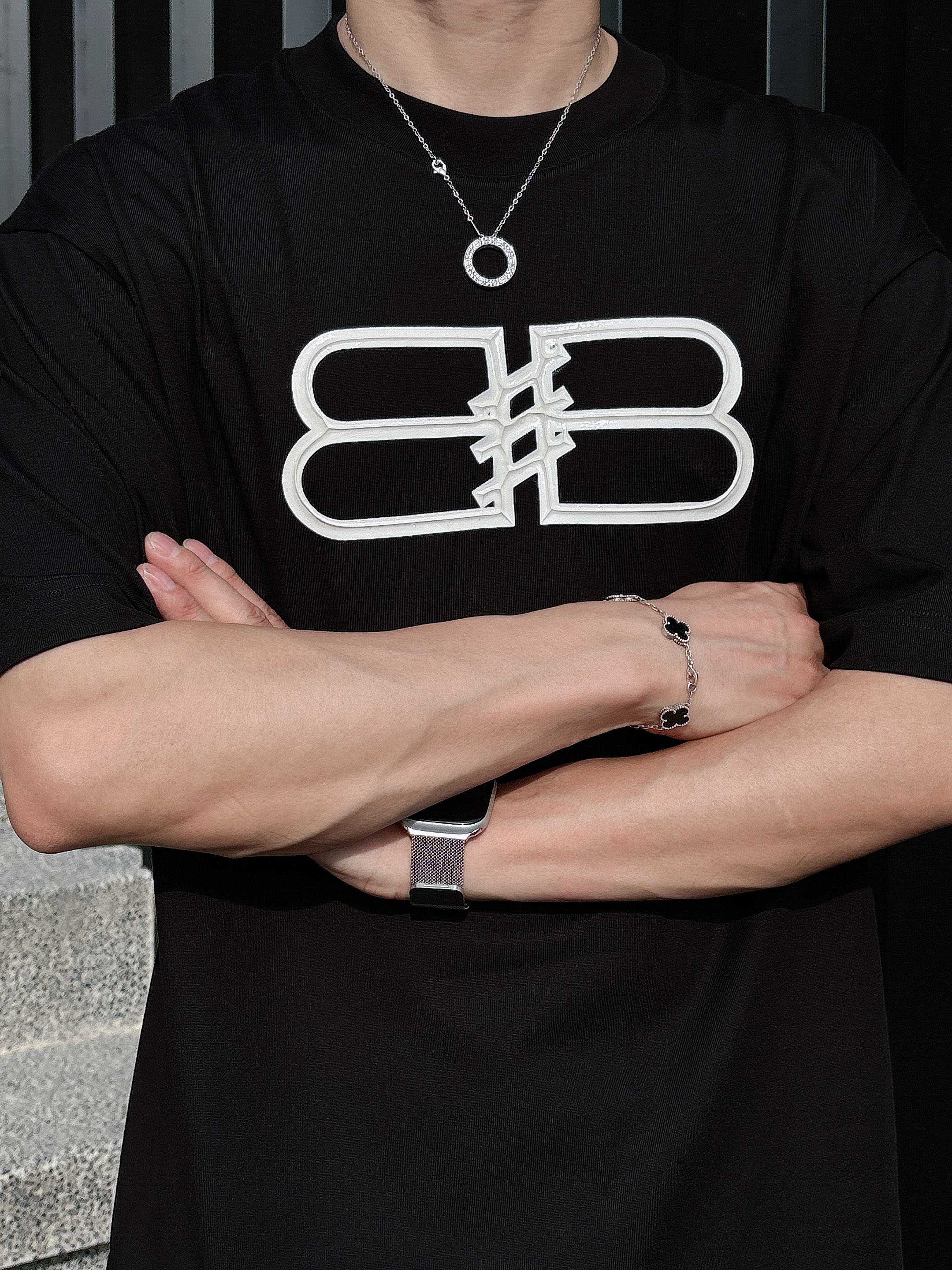 巴黎世家 2025春夏新款首发专柜最新款短袖圆领T恤 高端订制 设计前卫时尚！品牌logo重工艺设计 高