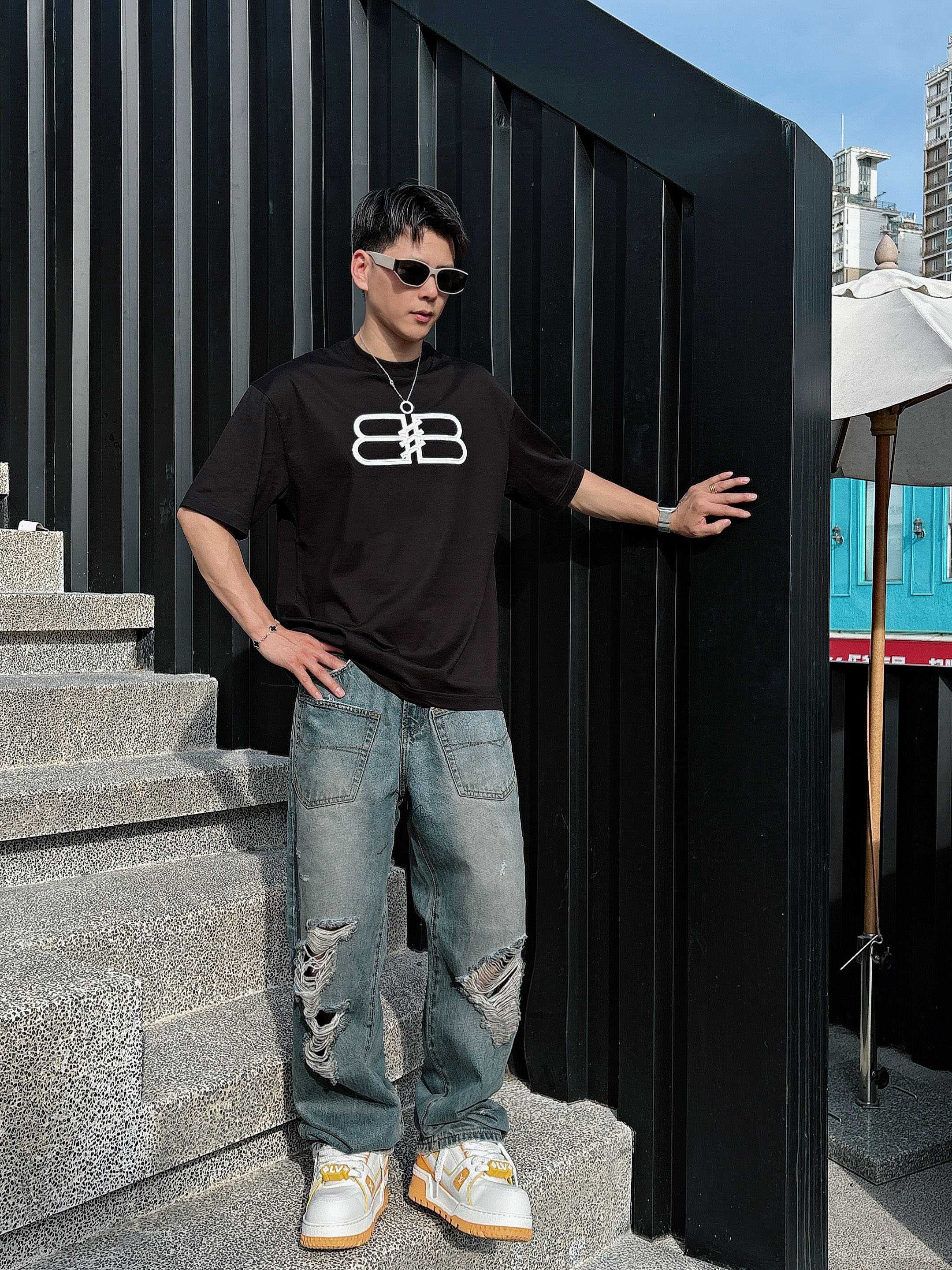 巴黎世家 2025春夏新款首发专柜最新款短袖圆领T恤 高端订制 设计前卫时尚！品牌logo重工艺设计 高