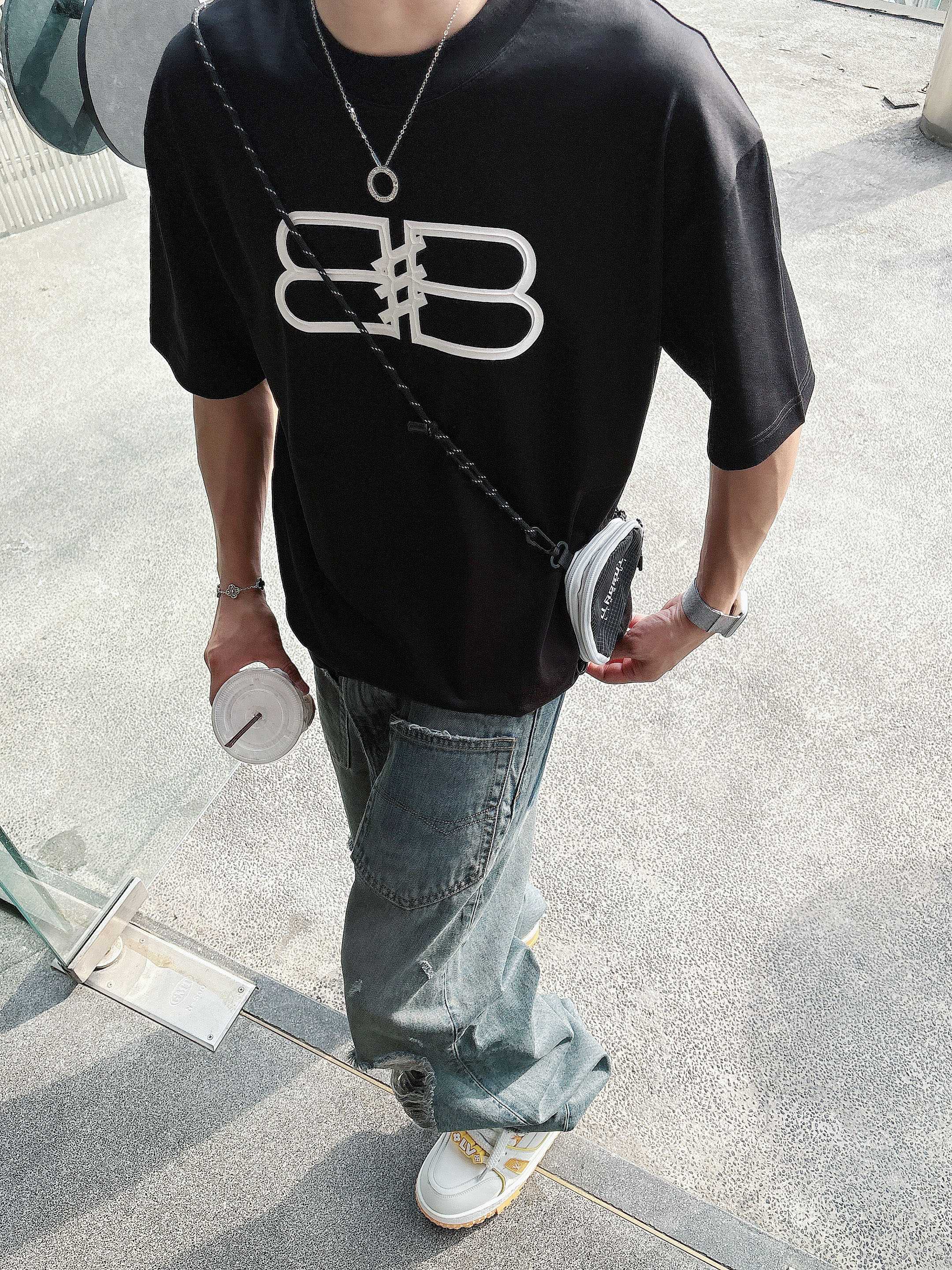 巴黎世家 2025春夏新款首发专柜最新款短袖圆领T恤 高端订制 设计前卫时尚！品牌logo重工艺设计 高