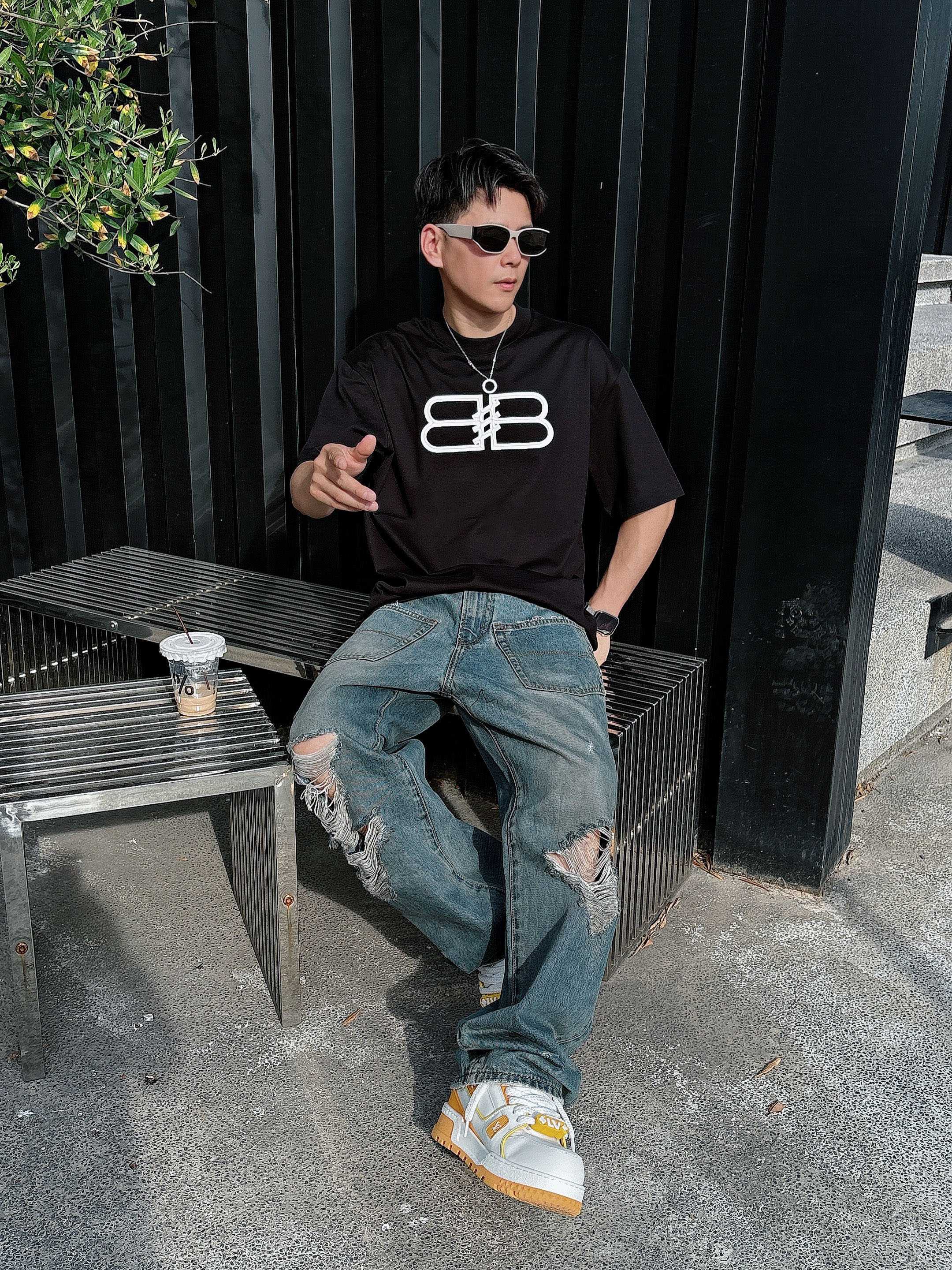 巴黎世家 2025春夏新款首发专柜最新款短袖圆领T恤 高端订制 设计前卫时尚！品牌logo重工艺设计 高