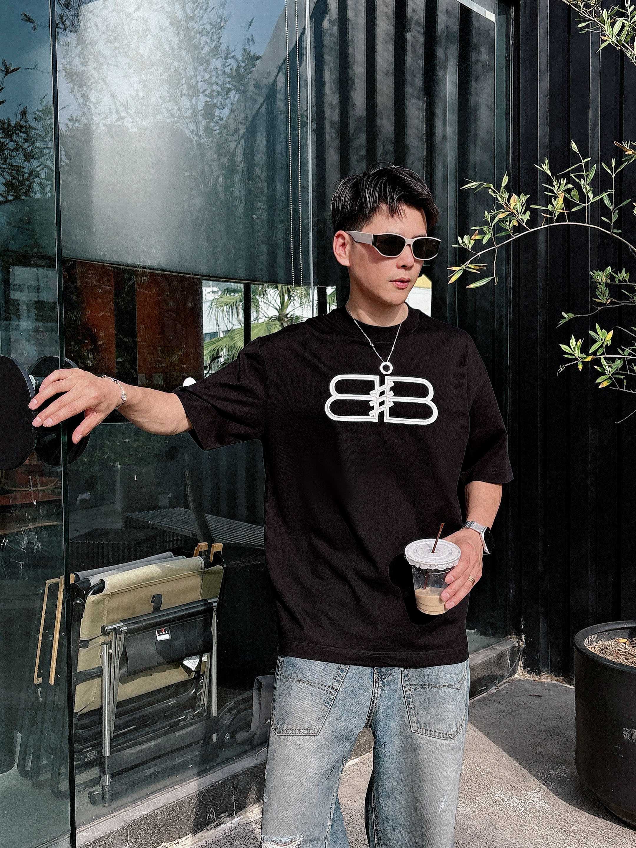 巴黎世家 2025春夏新款首发专柜最新款短袖圆领T恤 高端订制 设计前卫时尚！品牌logo重工艺设计 高