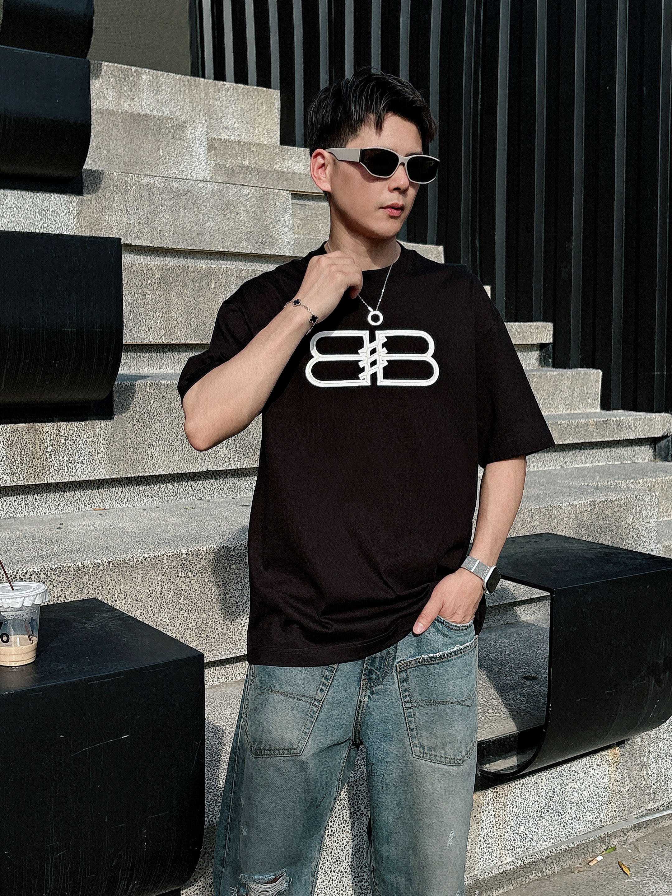 巴黎世家 2025春夏新款首发专柜最新款短袖圆领T恤 高端订制 设计前卫时尚！品牌logo重工艺设计 高