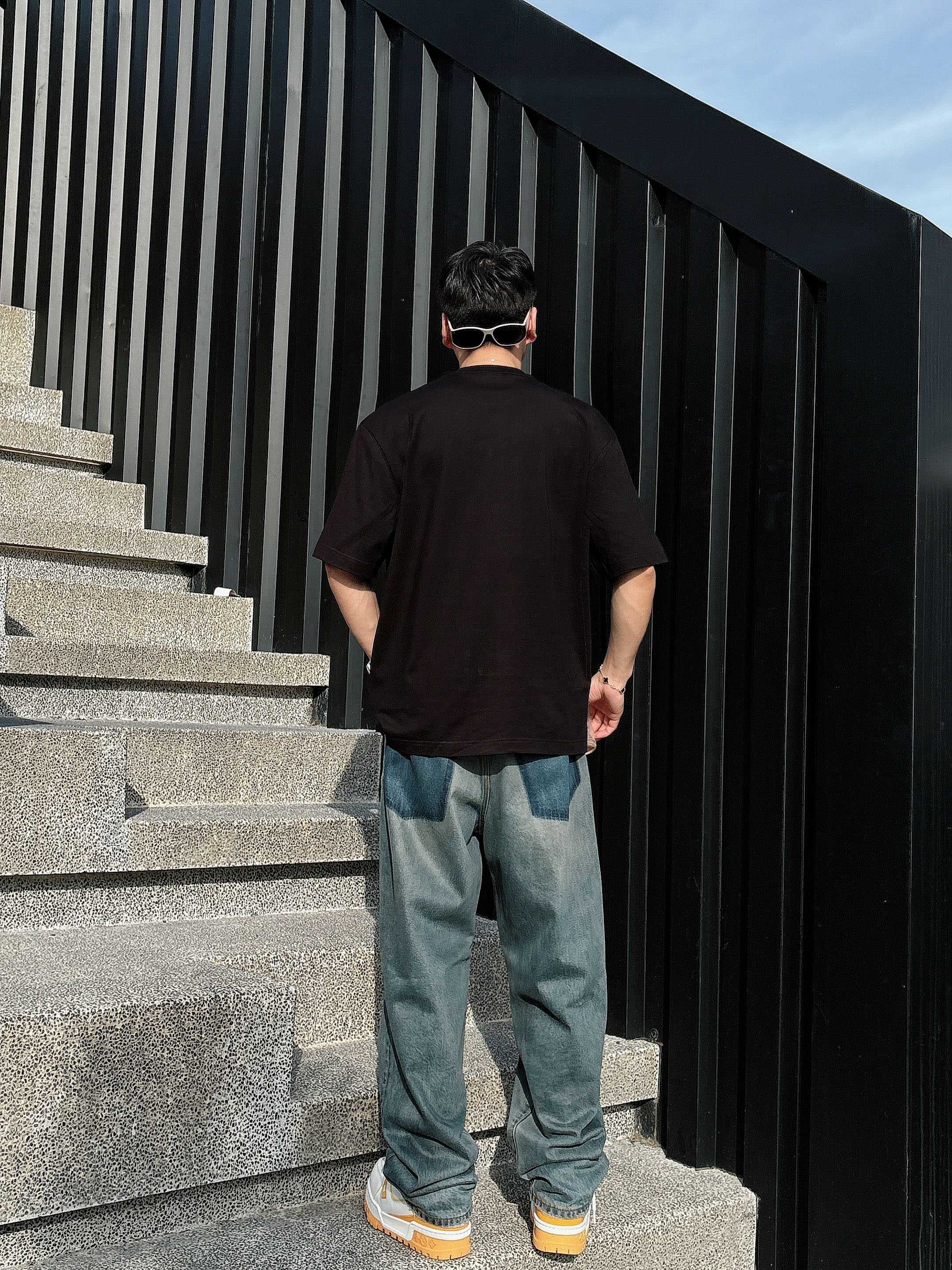 miumiu 2025春夏新款首发专柜最新款短袖圆领T恤 高端订制 设计前卫时尚！品牌logo重工艺设计