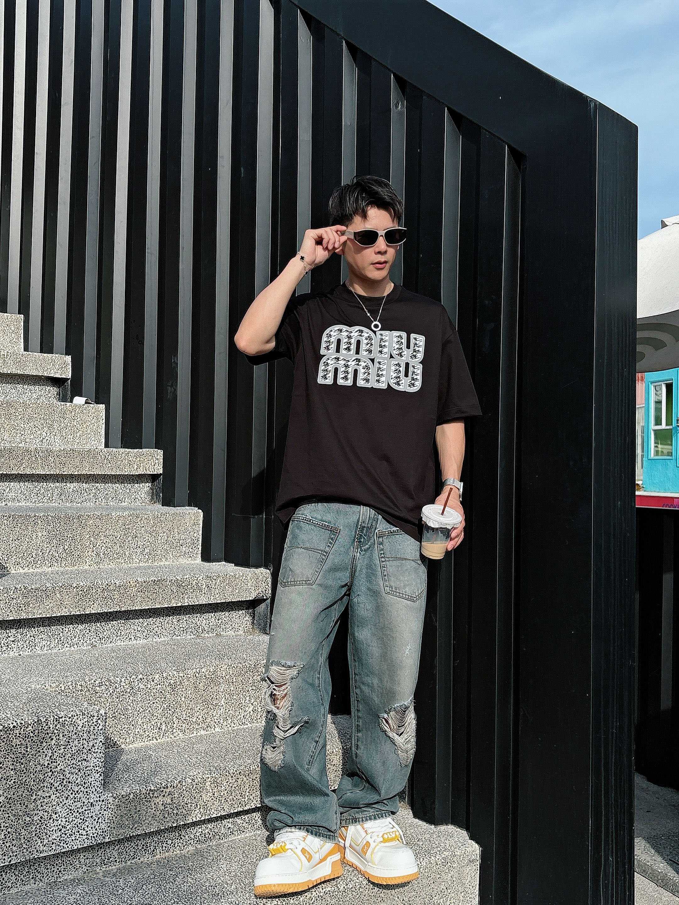 miumiu 2025春夏新款首发专柜最新款短袖圆领T恤 高端订制 设计前卫时尚！品牌logo重工艺设计