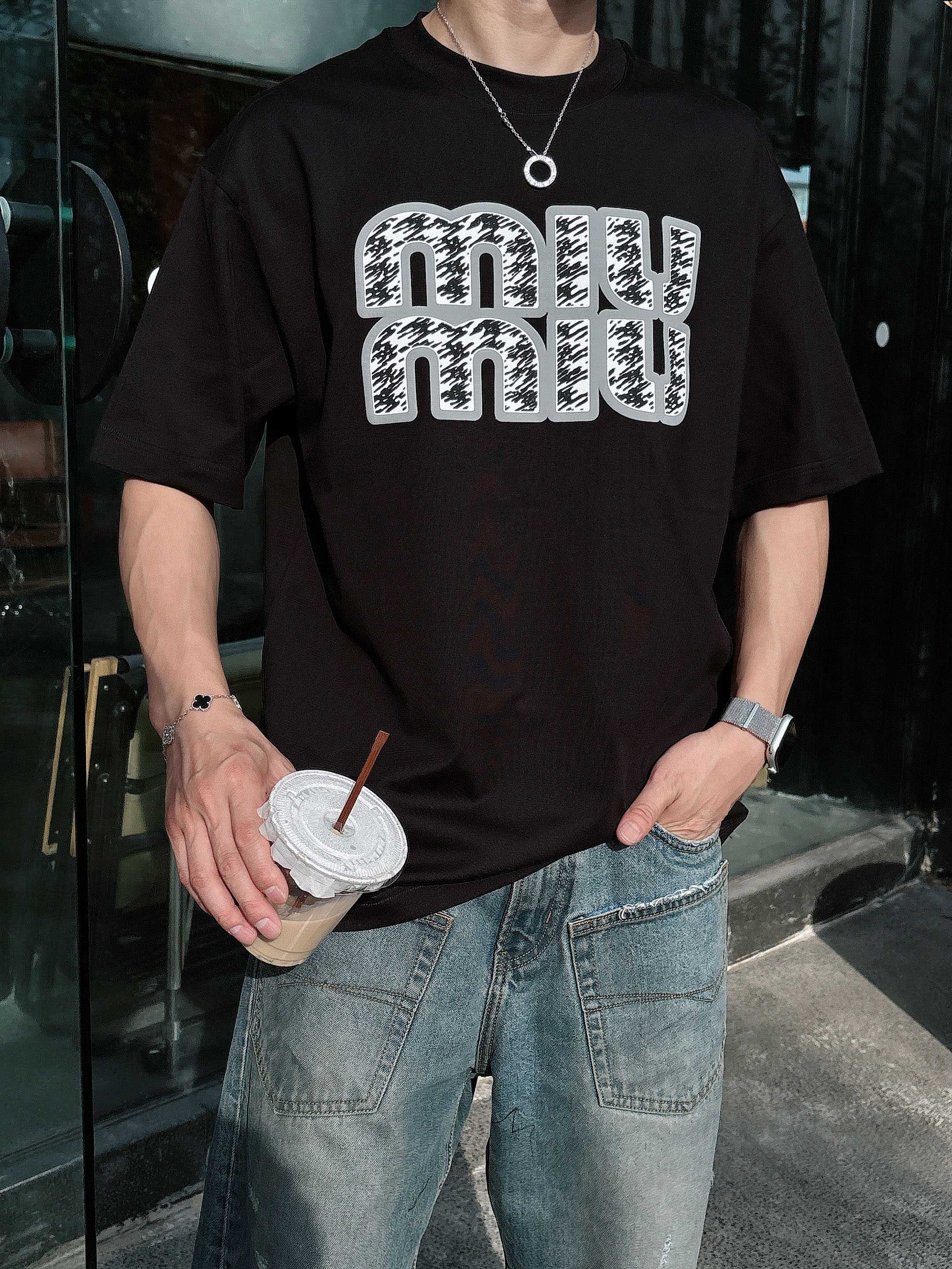 miumiu 2025春夏新款首发专柜最新款短袖圆领T恤 高端订制 设计前卫时尚！品牌logo重工艺设计