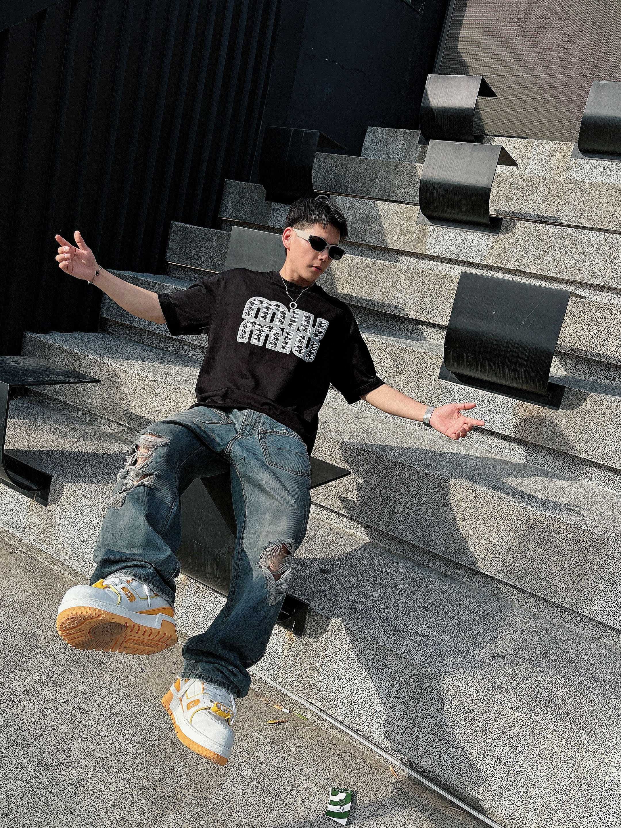 miumiu 2025春夏新款首发专柜最新款短袖圆领T恤 高端订制 设计前卫时尚！品牌logo重工艺设计