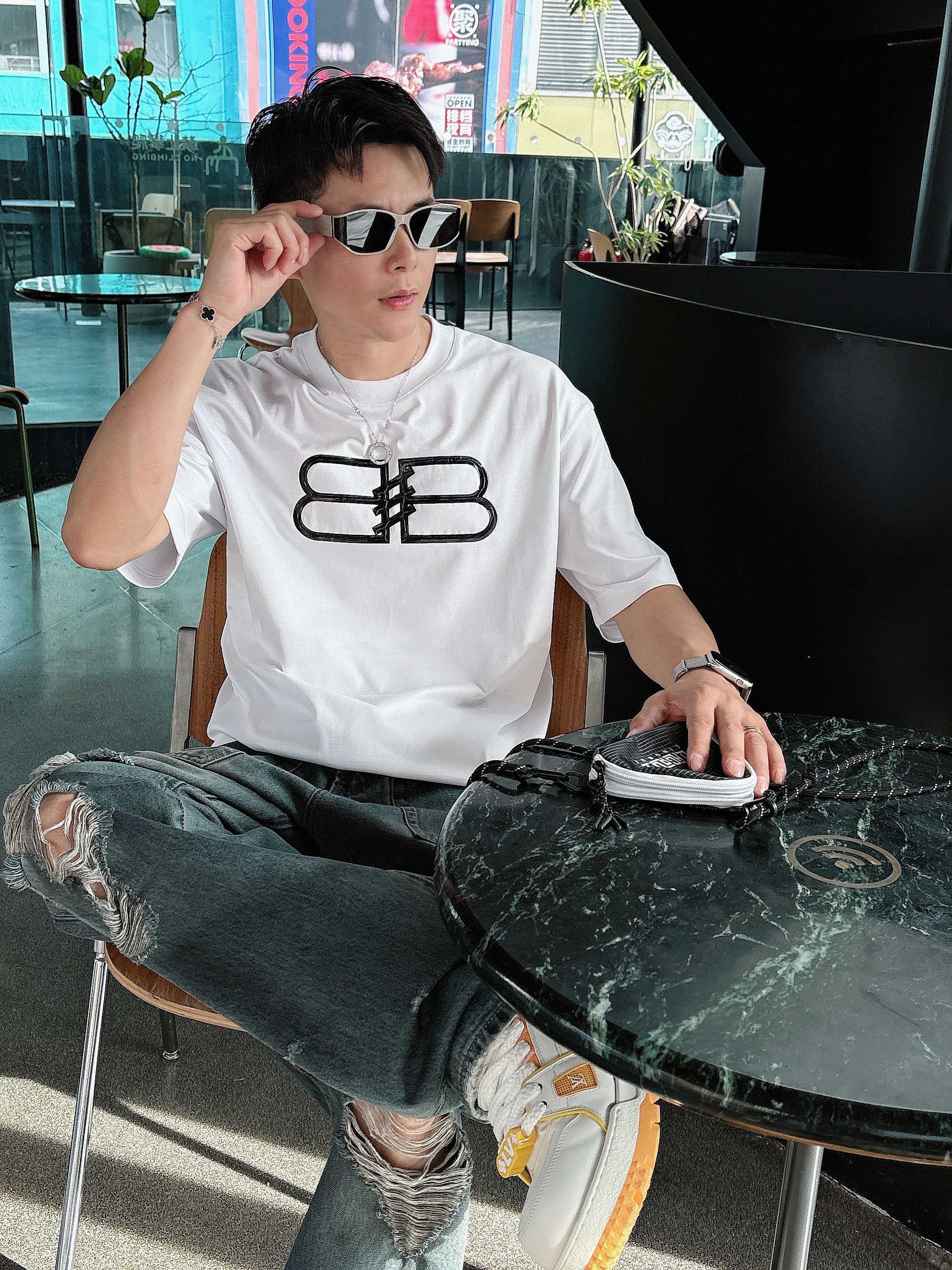 巴黎世家 2025春夏新款首发专柜最新款短袖圆领T恤 高端订制 设计前卫时尚！品牌logo重工艺设计 高