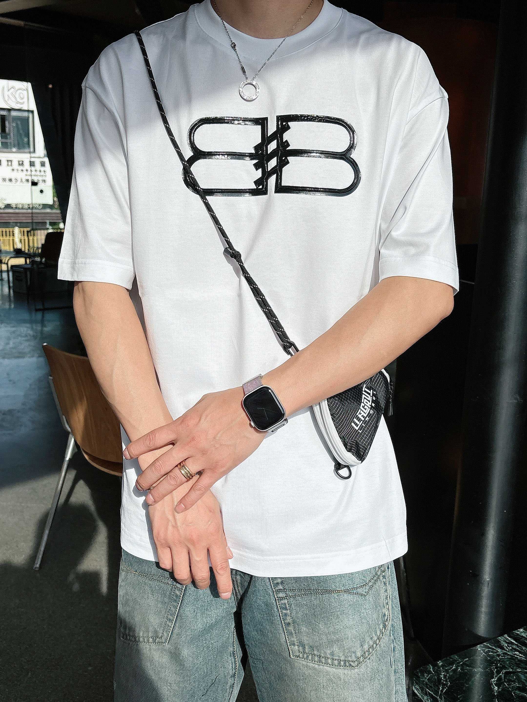 巴黎世家 2025春夏新款首发专柜最新款短袖圆领T恤 高端订制 设计前卫时尚！品牌logo重工艺设计 高