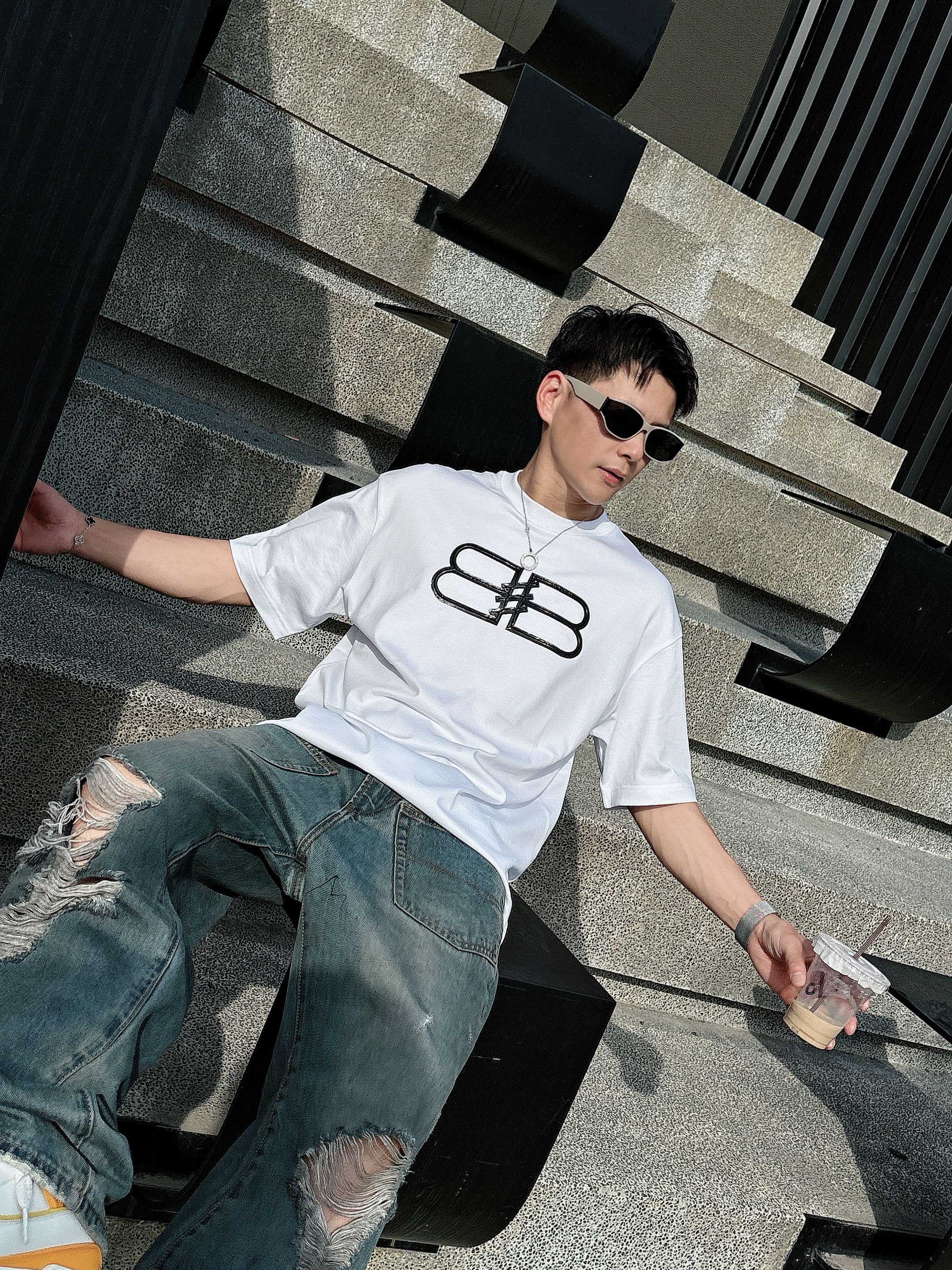 巴黎世家 2025春夏新款首发专柜最新款短袖圆领T恤 高端订制 设计前卫时尚！品牌logo重工艺设计 高