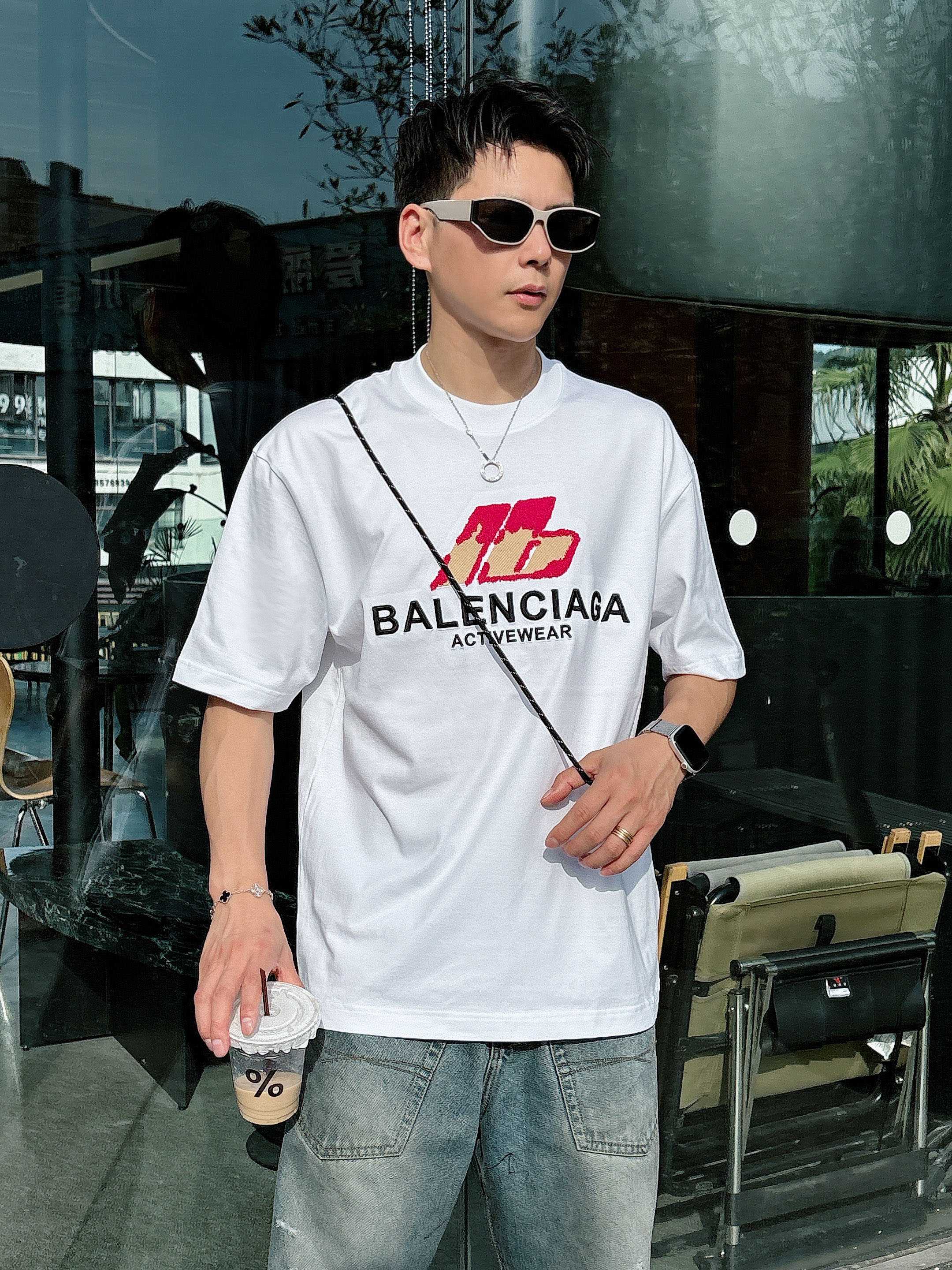 巴黎世家 2025春夏新款首发专柜最新款短袖圆领T恤 高端订制 设计前卫时尚！品牌logo重工艺设计 高