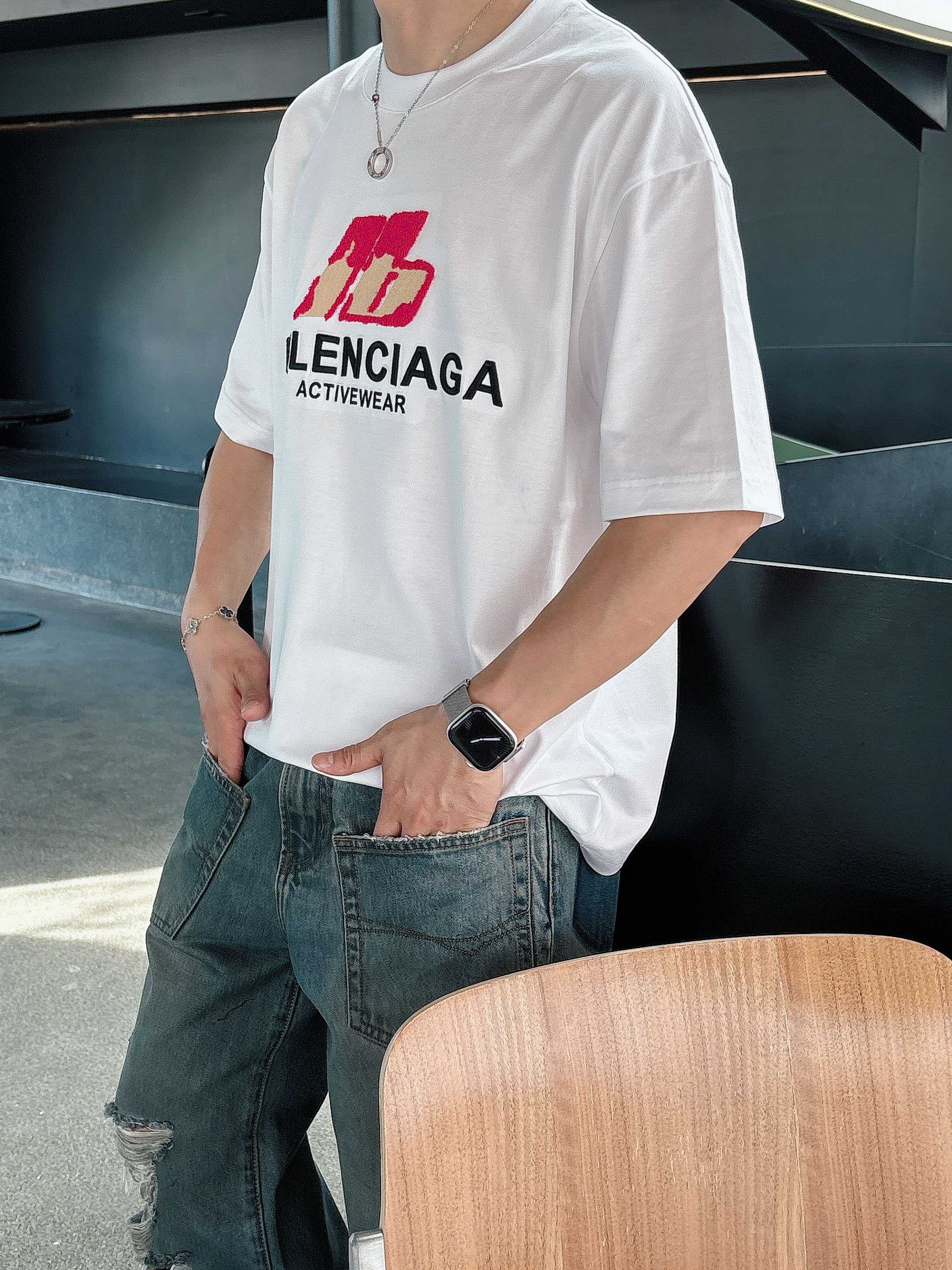 巴黎世家 2025春夏新款首发专柜最新款短袖圆领T恤 高端订制 设计前卫时尚！品牌logo重工艺设计 高