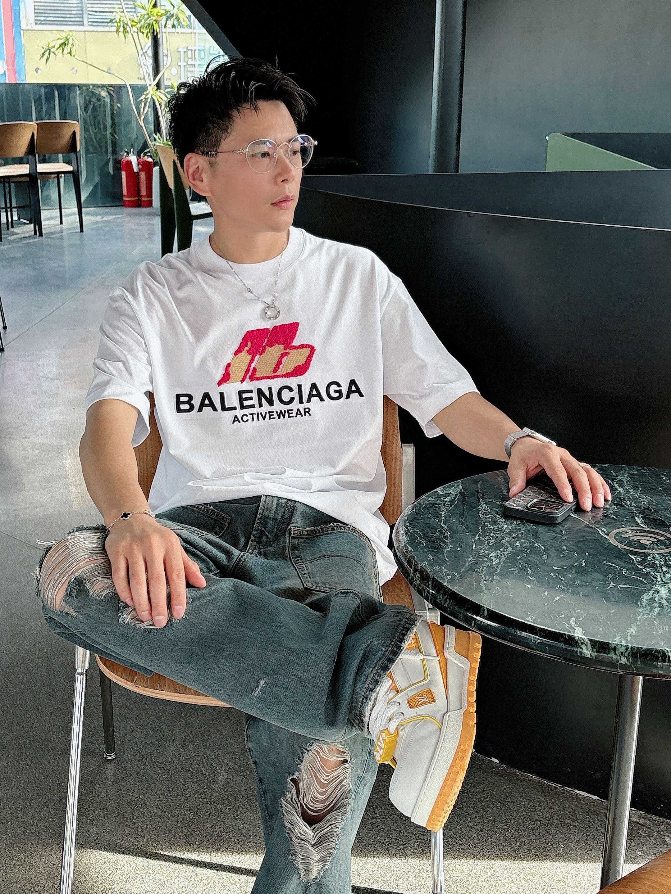 巴黎世家 2025春夏新款首发专柜最新款短袖圆领T恤 高端订制 设计前卫时尚！品牌logo重工艺设计 高