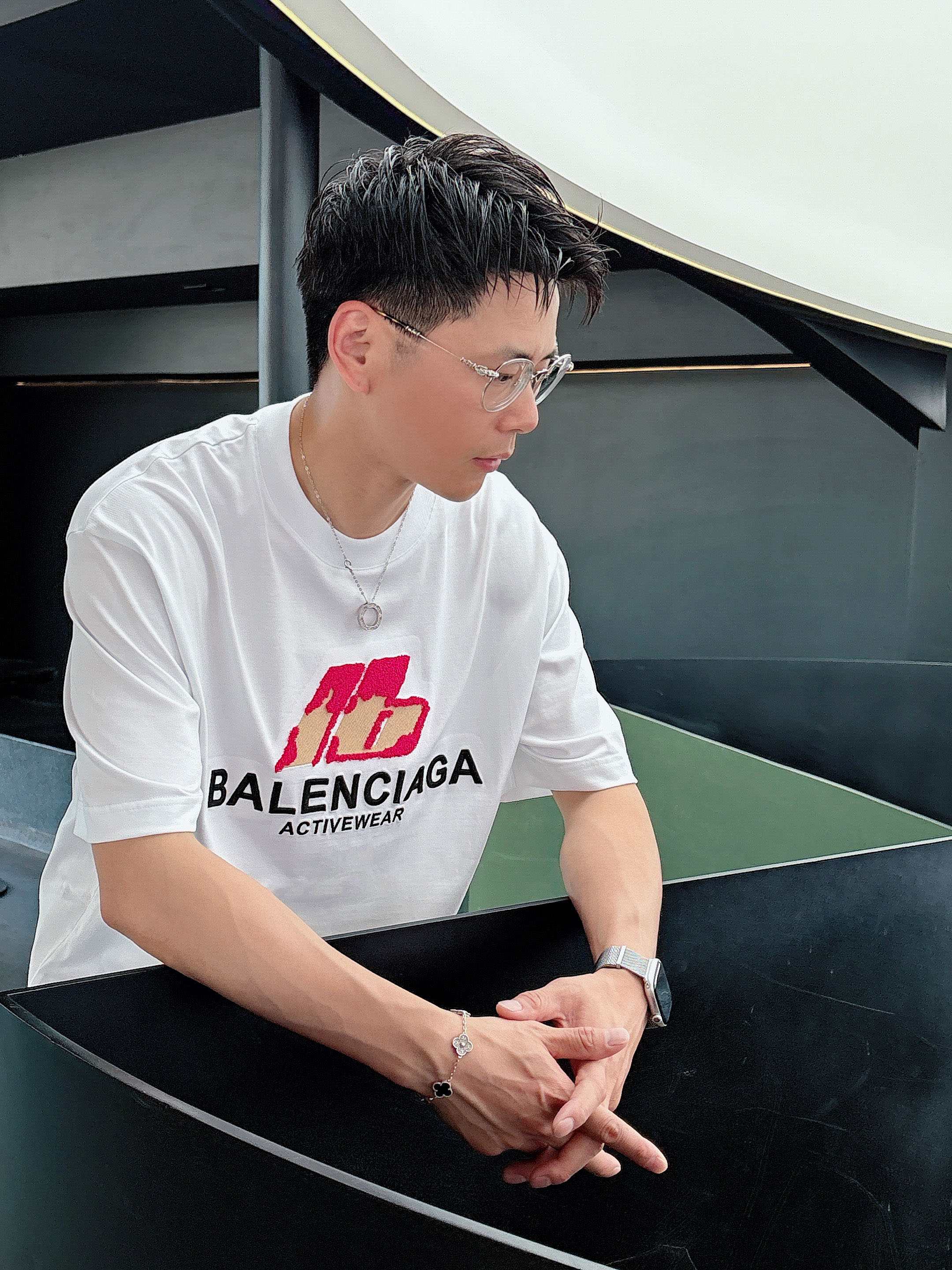 巴黎世家 2025春夏新款首发专柜最新款短袖圆领T恤 高端订制 设计前卫时尚！品牌logo重工艺设计 高