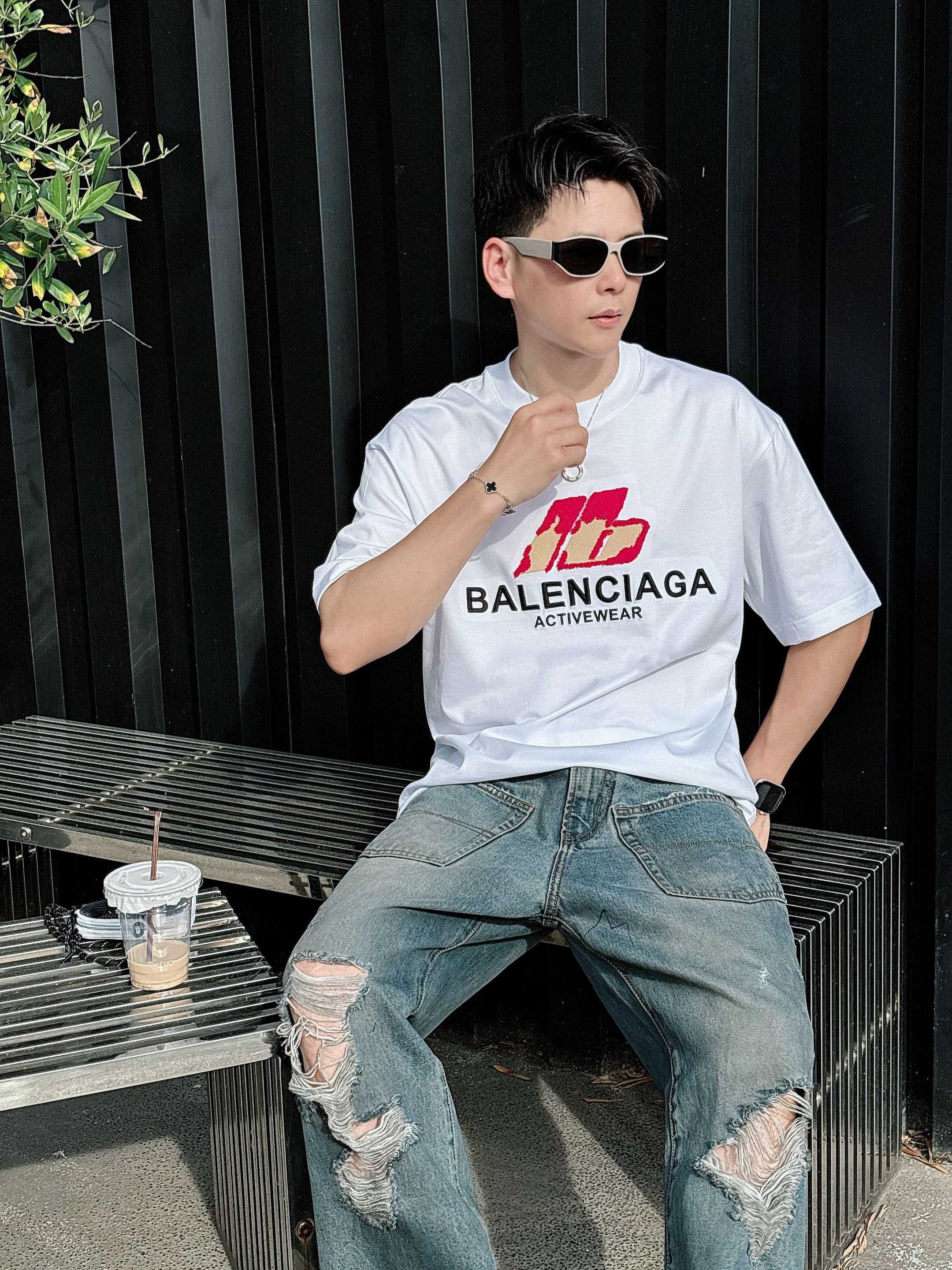 巴黎世家 2025春夏新款首发专柜最新款短袖圆领T恤 高端订制 设计前卫时尚！品牌logo重工艺设计 高