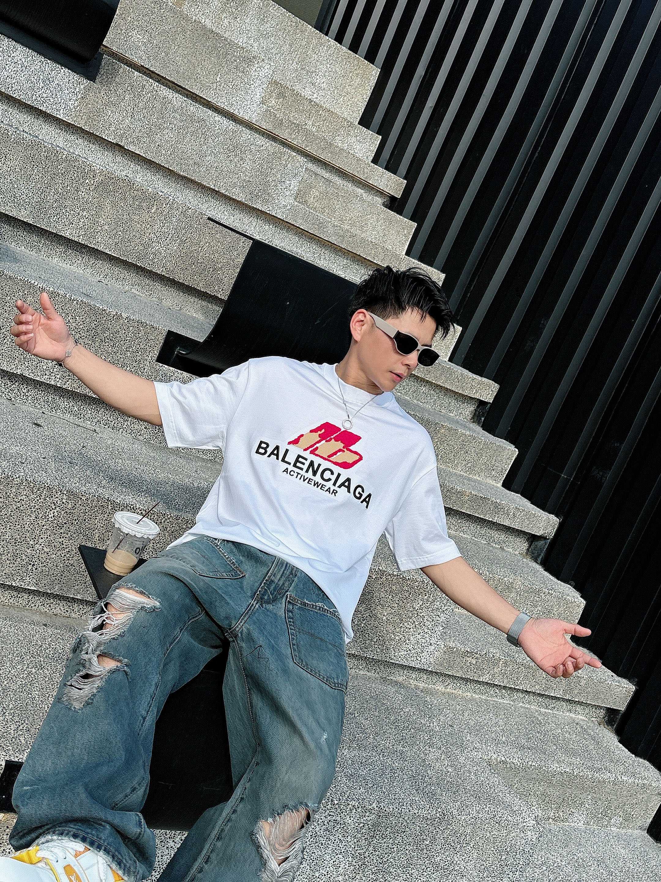 巴黎世家 2025春夏新款首发专柜最新款短袖圆领T恤 高端订制 设计前卫时尚！品牌logo重工艺设计 高