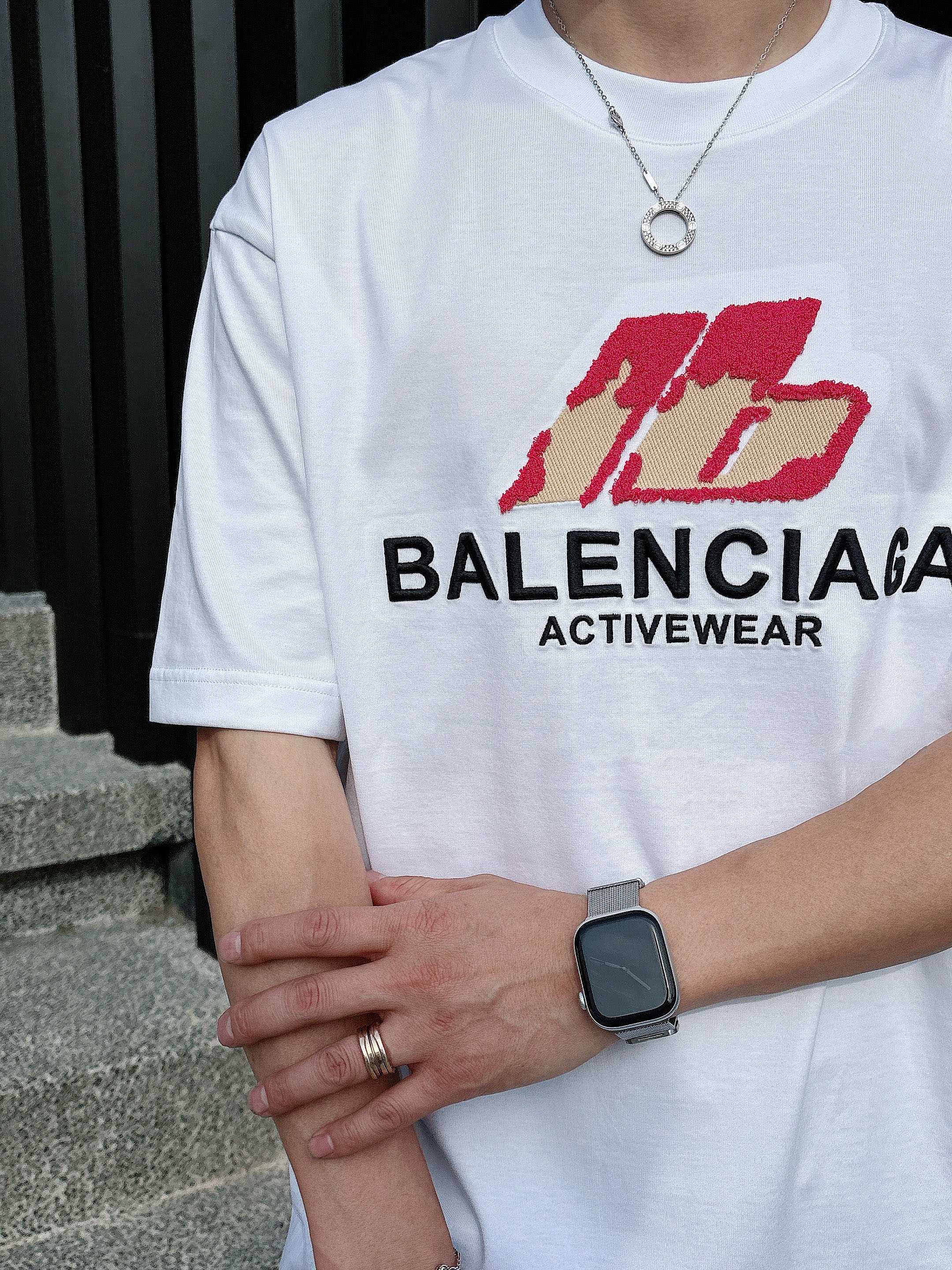 巴黎世家 2025春夏新款首发专柜最新款短袖圆领T恤 高端订制 设计前卫时尚！品牌logo重工艺设计 高