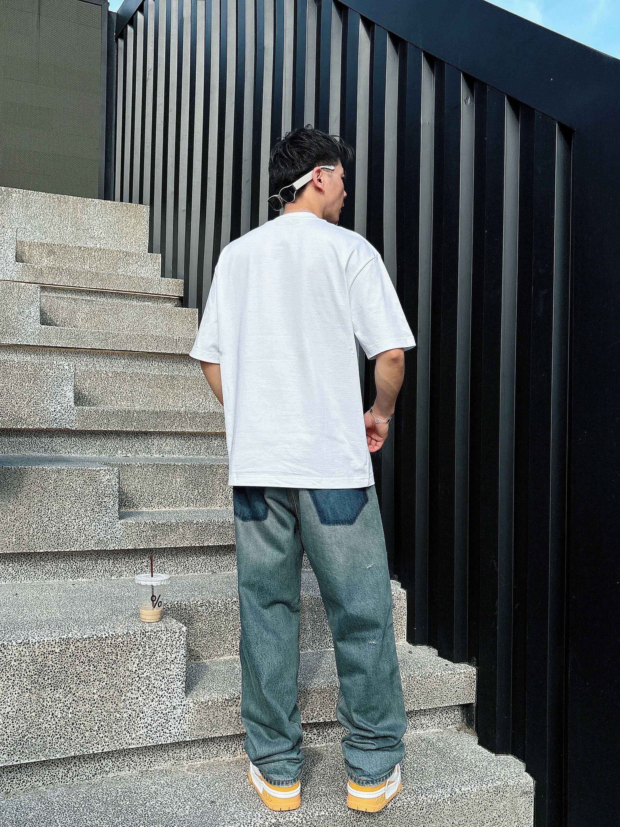 巴黎世家 2025春夏新款首发专柜最新款短袖圆领T恤 高端订制 设计前卫时尚！品牌logo重工艺设计 高