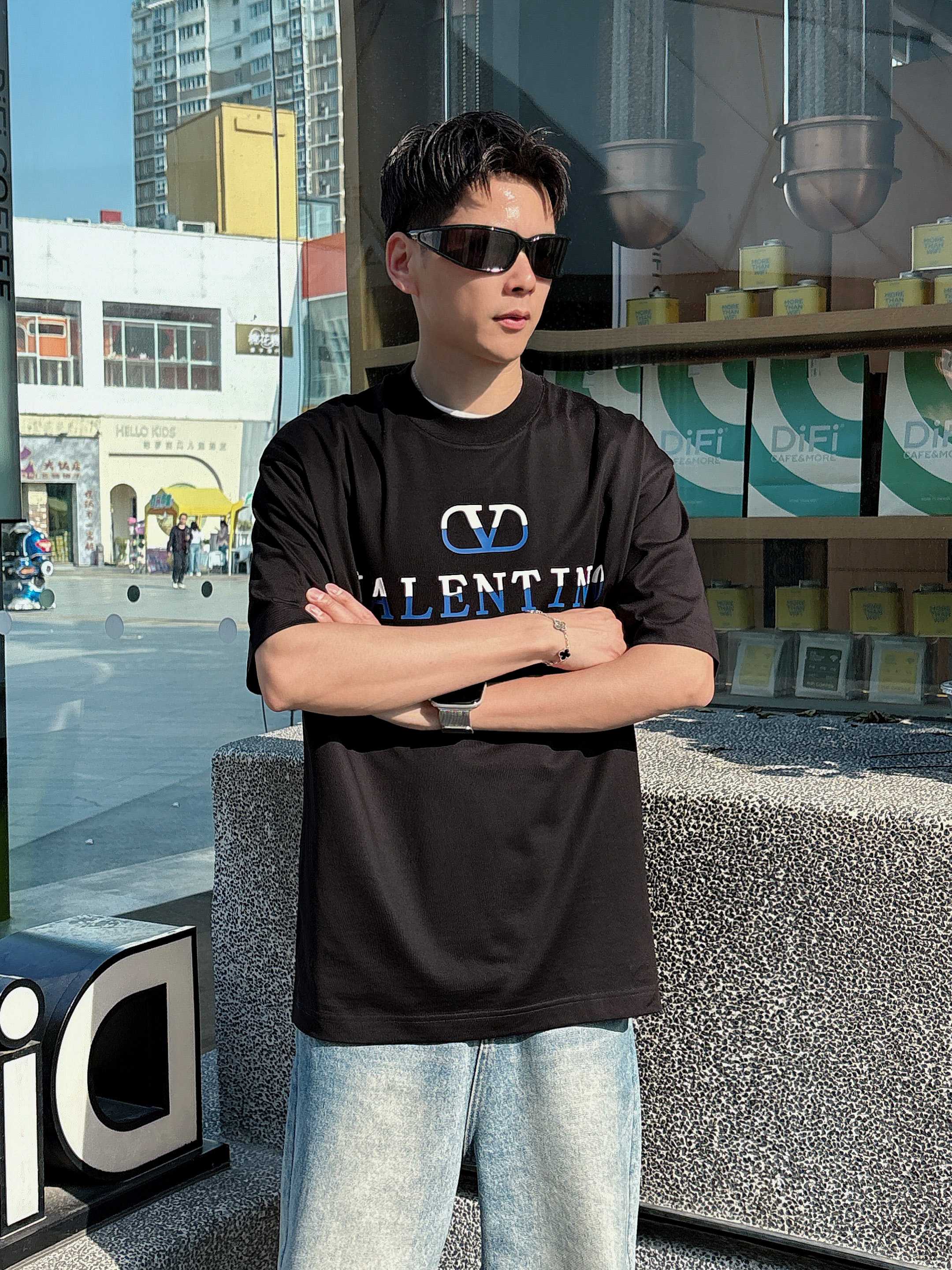 华伦天奴 2025春夏新款首发专柜最新款短袖圆领T恤 高端订制 设计前卫时尚！品牌logo重工艺设计 高