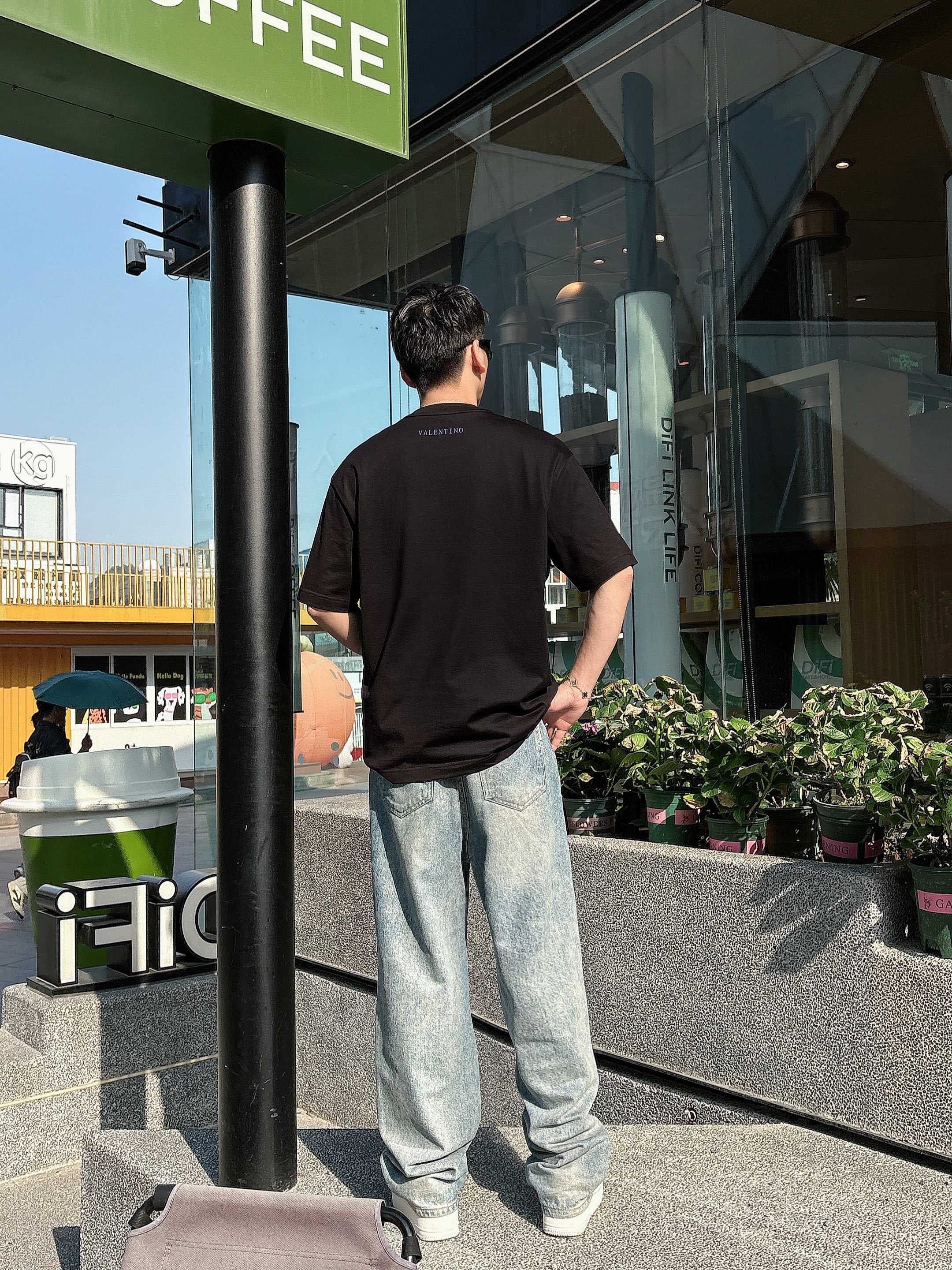 华伦天奴 2025春夏新款首发专柜最新款短袖圆领T恤 高端订制 设计前卫时尚！品牌logo重工艺设计 高