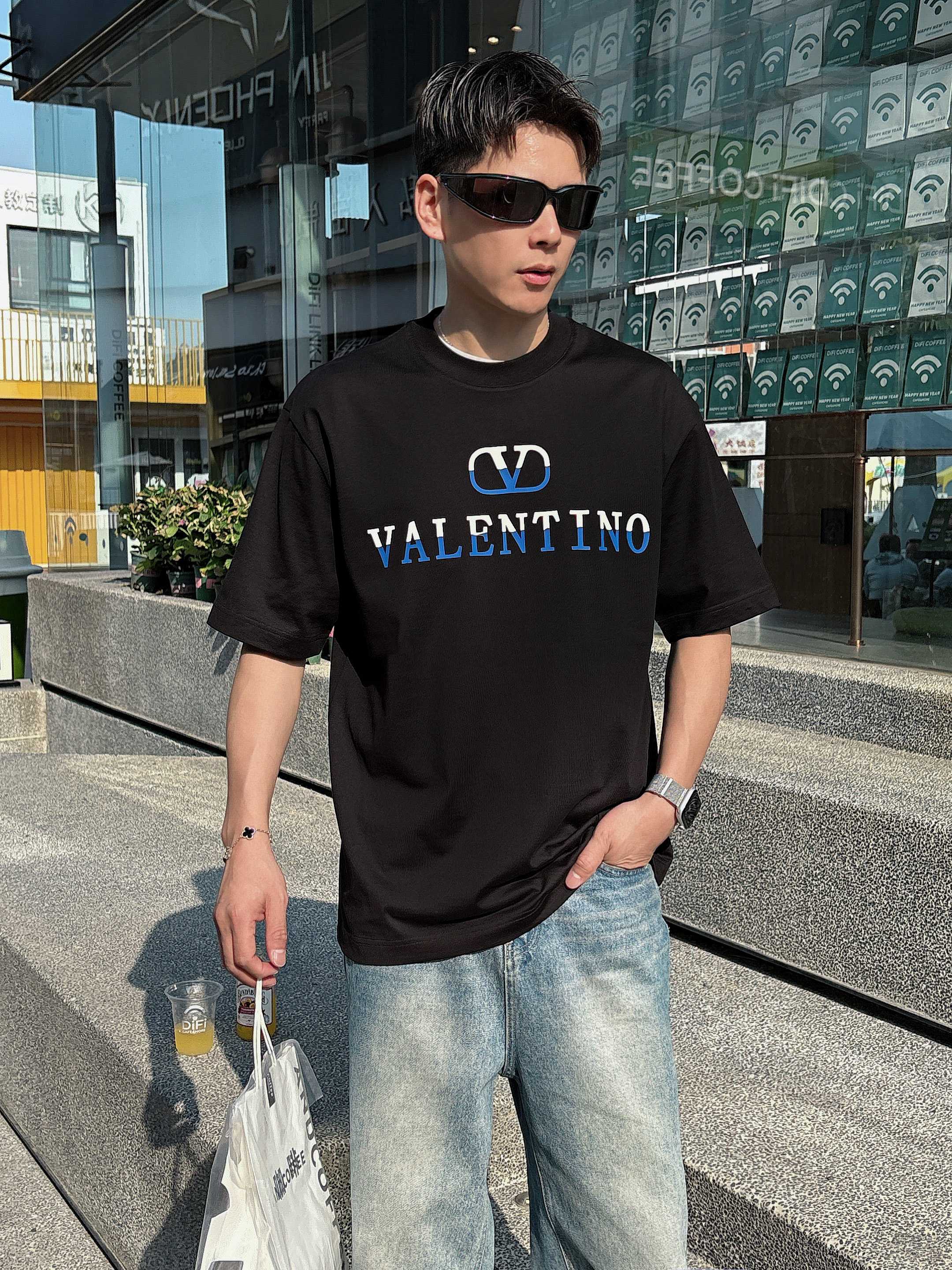 华伦天奴 2025春夏新款首发专柜最新款短袖圆领T恤 高端订制 设计前卫时尚！品牌logo重工艺设计 高