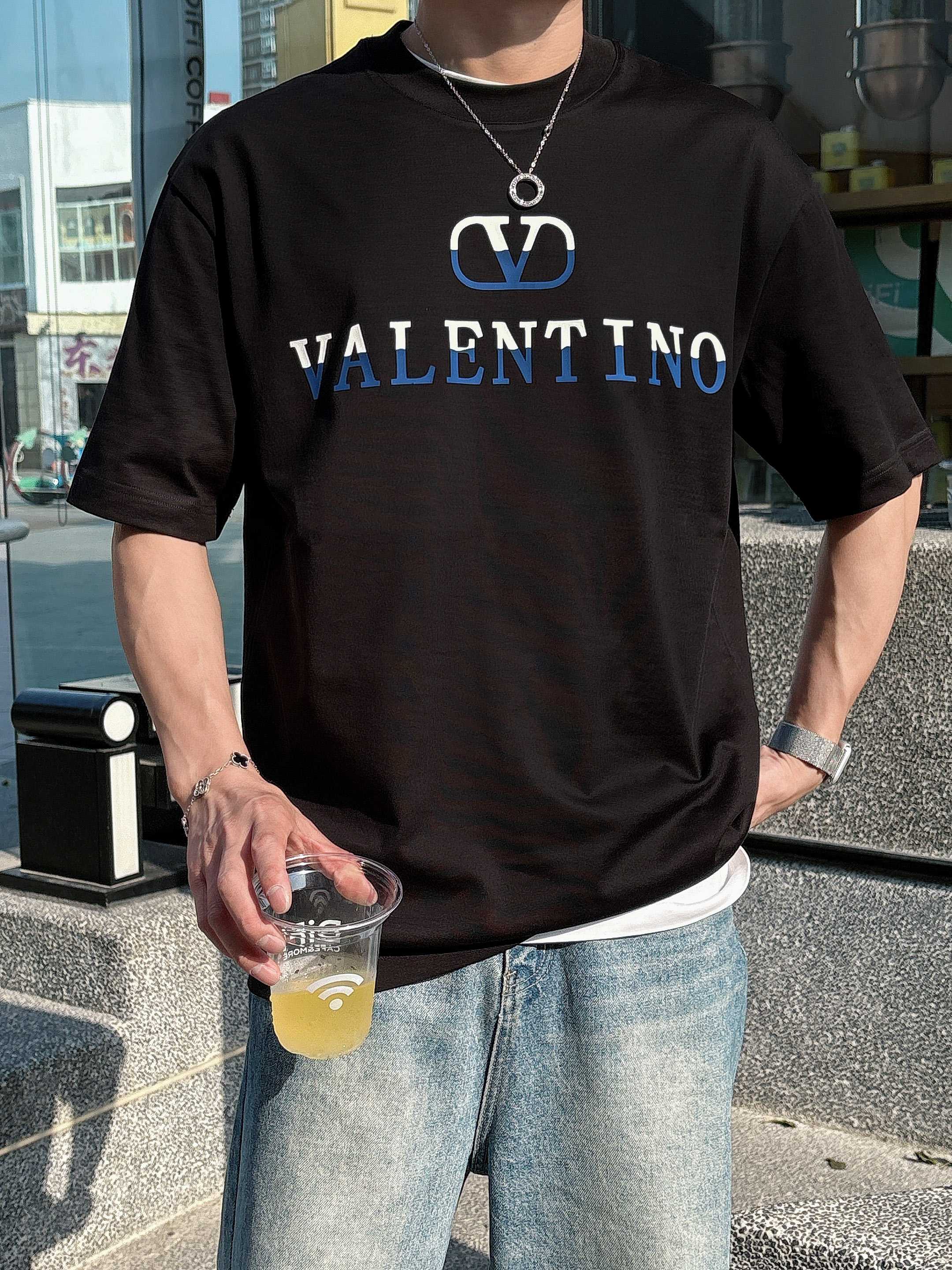 华伦天奴 2025春夏新款首发专柜最新款短袖圆领T恤 高端订制 设计前卫时尚！品牌logo重工艺设计 高